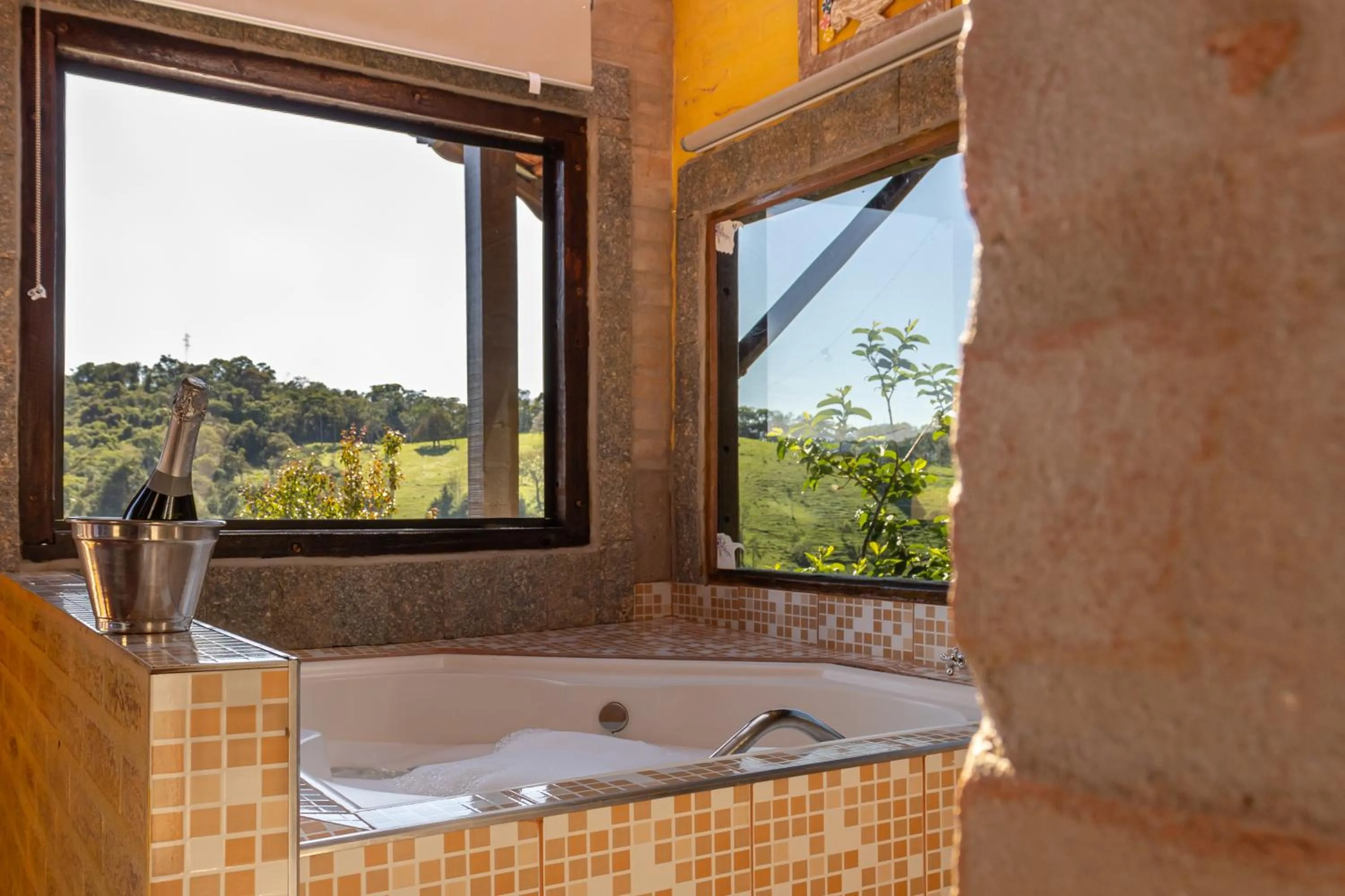 Hot Tub in Pousada Chalés São Francisco