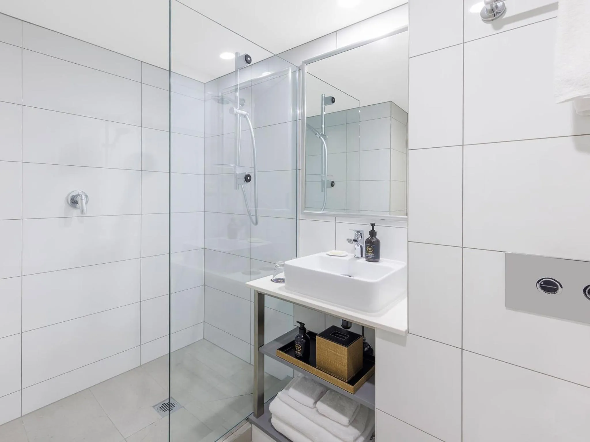 Shower in JetPark Auckland Airport Hotel