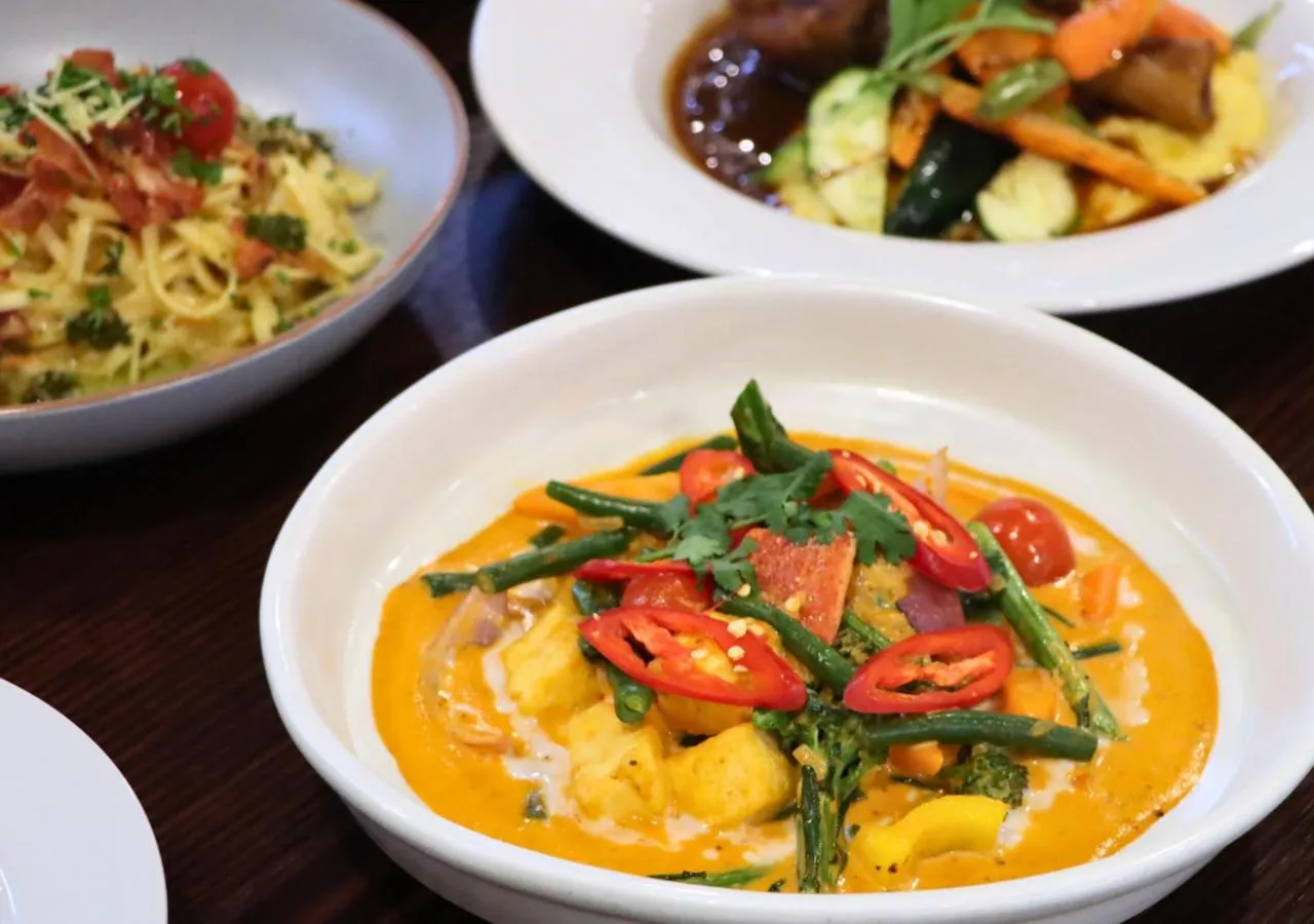 Restaurant/places to eat in JetPark Auckland Airport Hotel