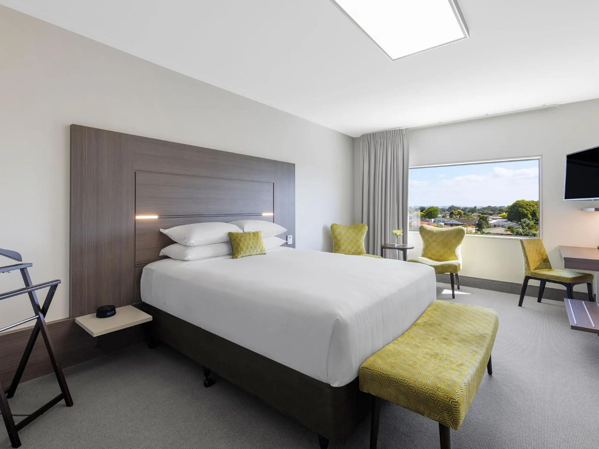 Bed in JetPark Auckland Airport Hotel