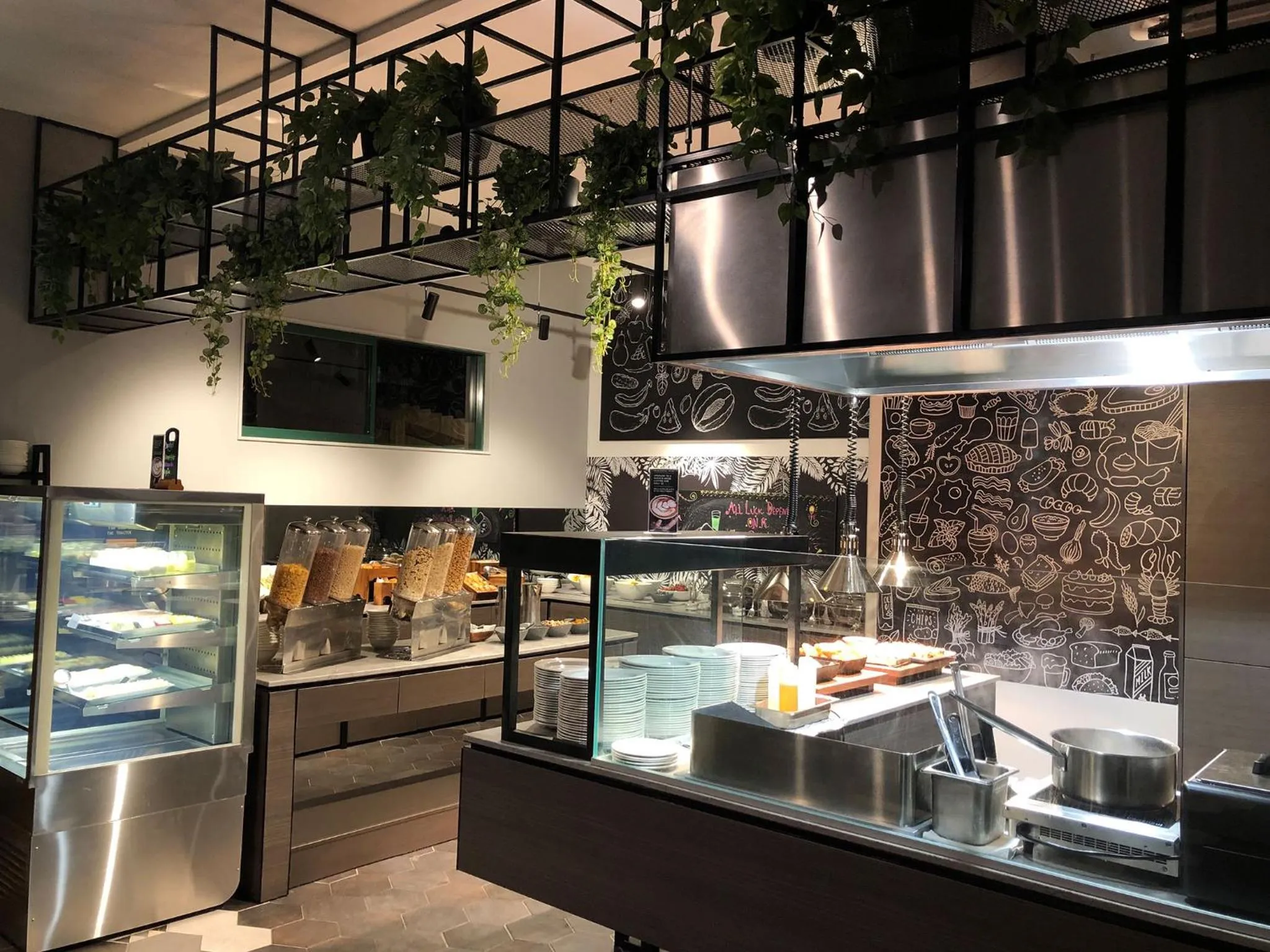 Food and drinks in JetPark Auckland Airport Hotel