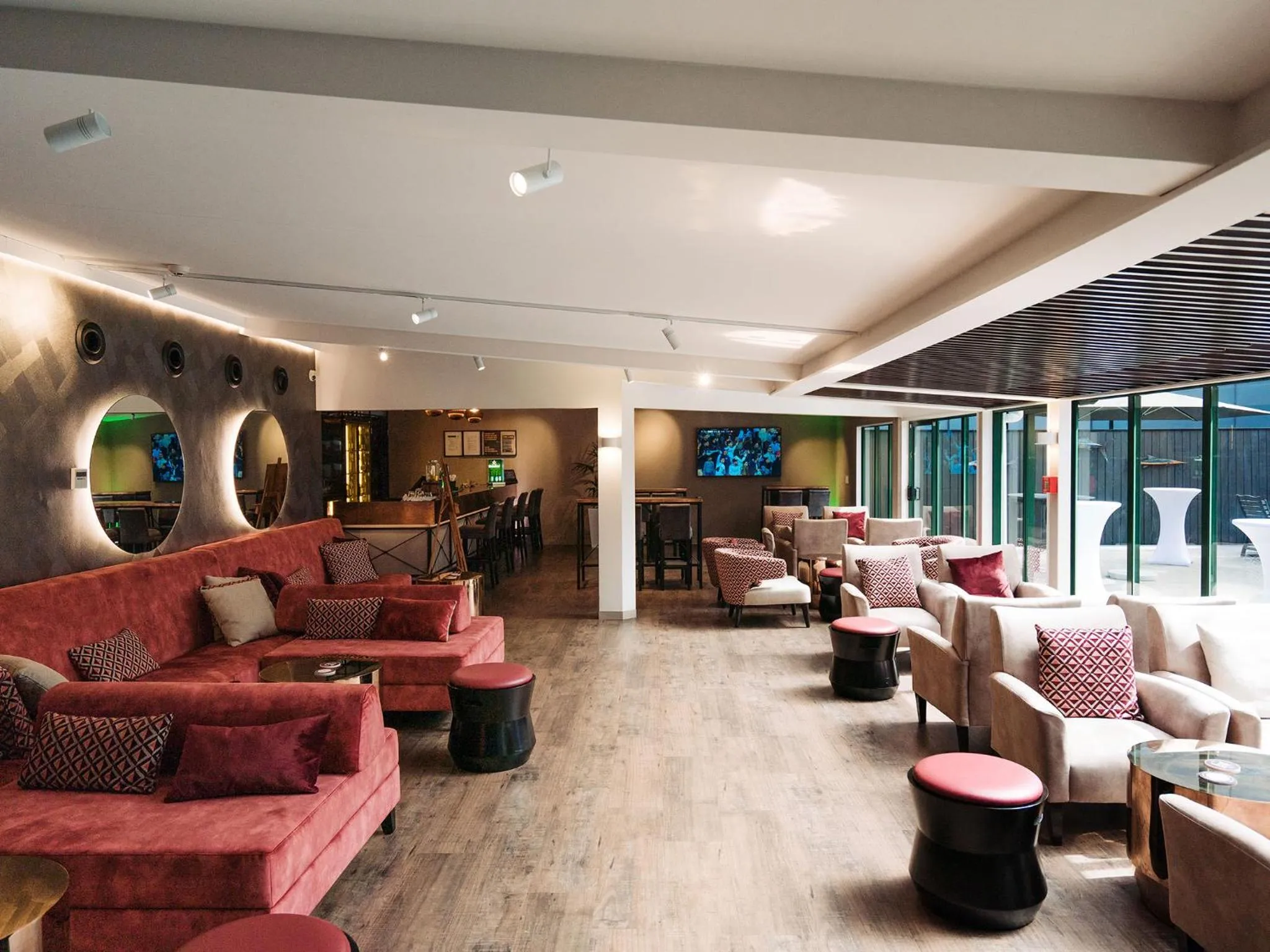 Restaurant/places to eat in JetPark Auckland Airport Hotel