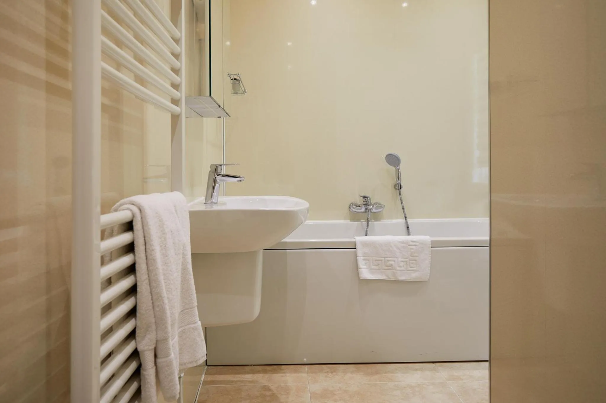 Bathroom in Ednam House Hotel