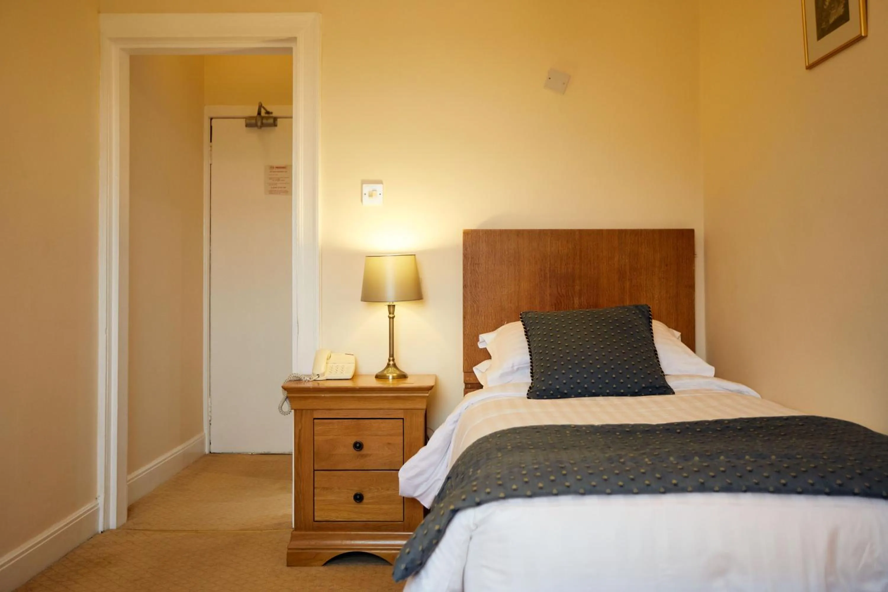 Bedroom, Bed in Ednam House Hotel