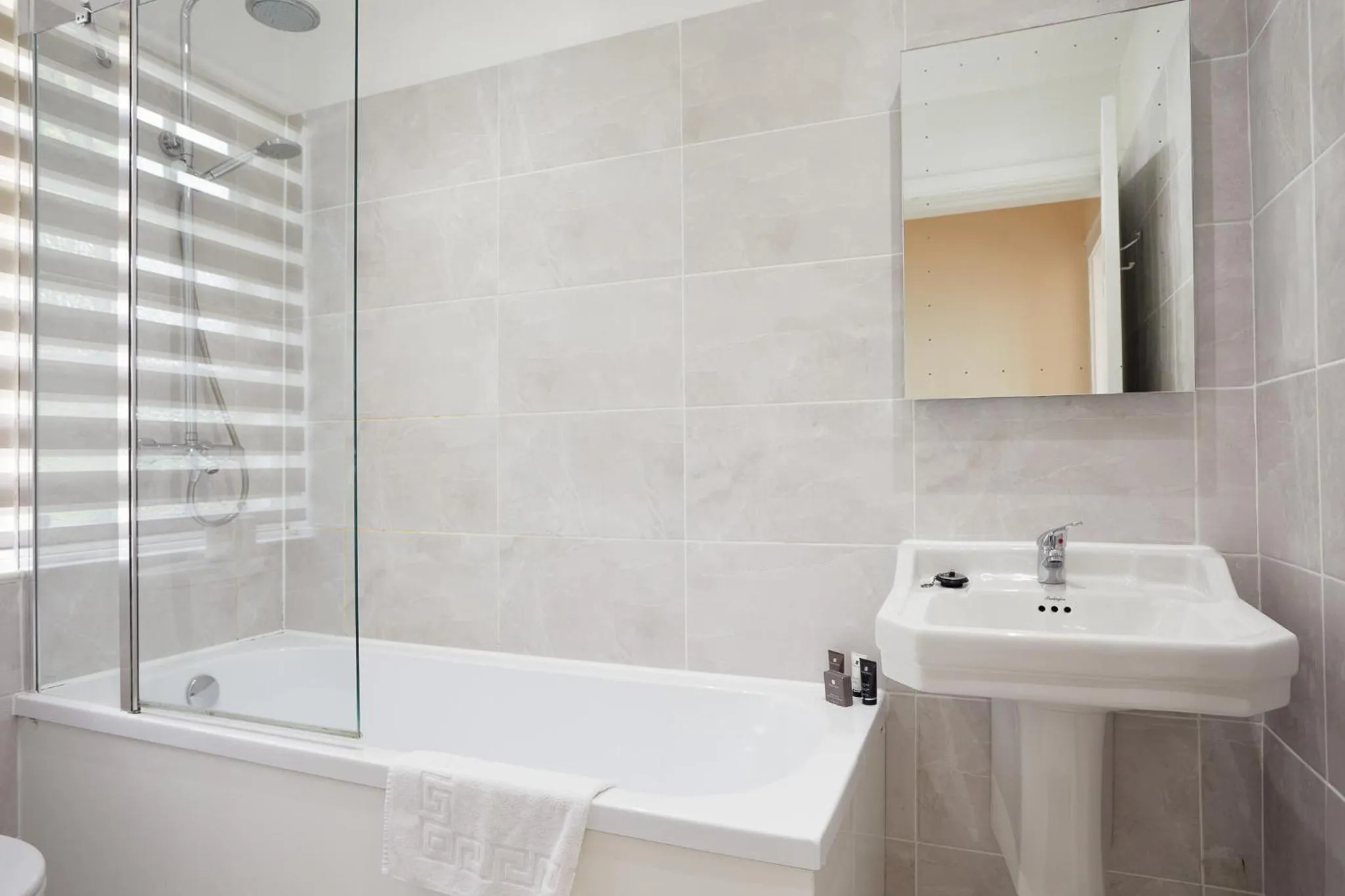 Bathroom in Ednam House Hotel