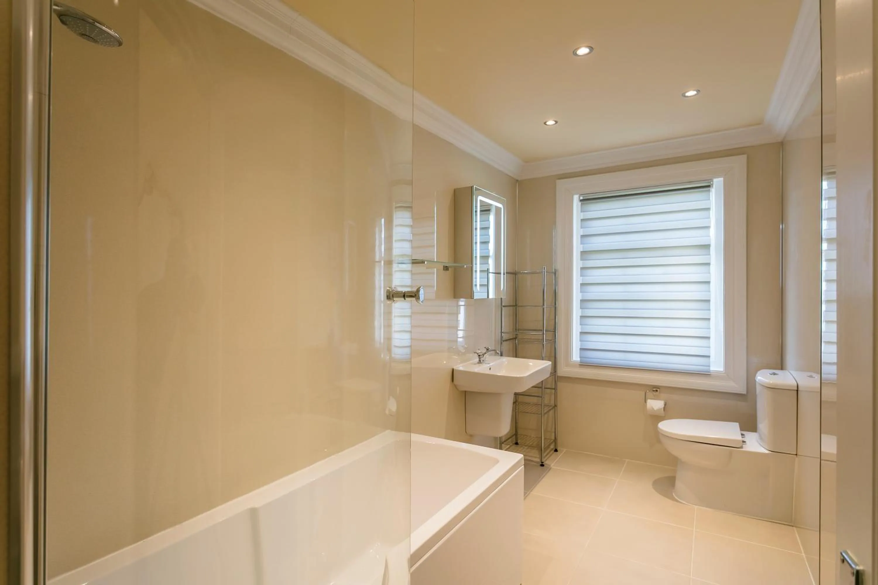 Bathroom in Ednam House Hotel