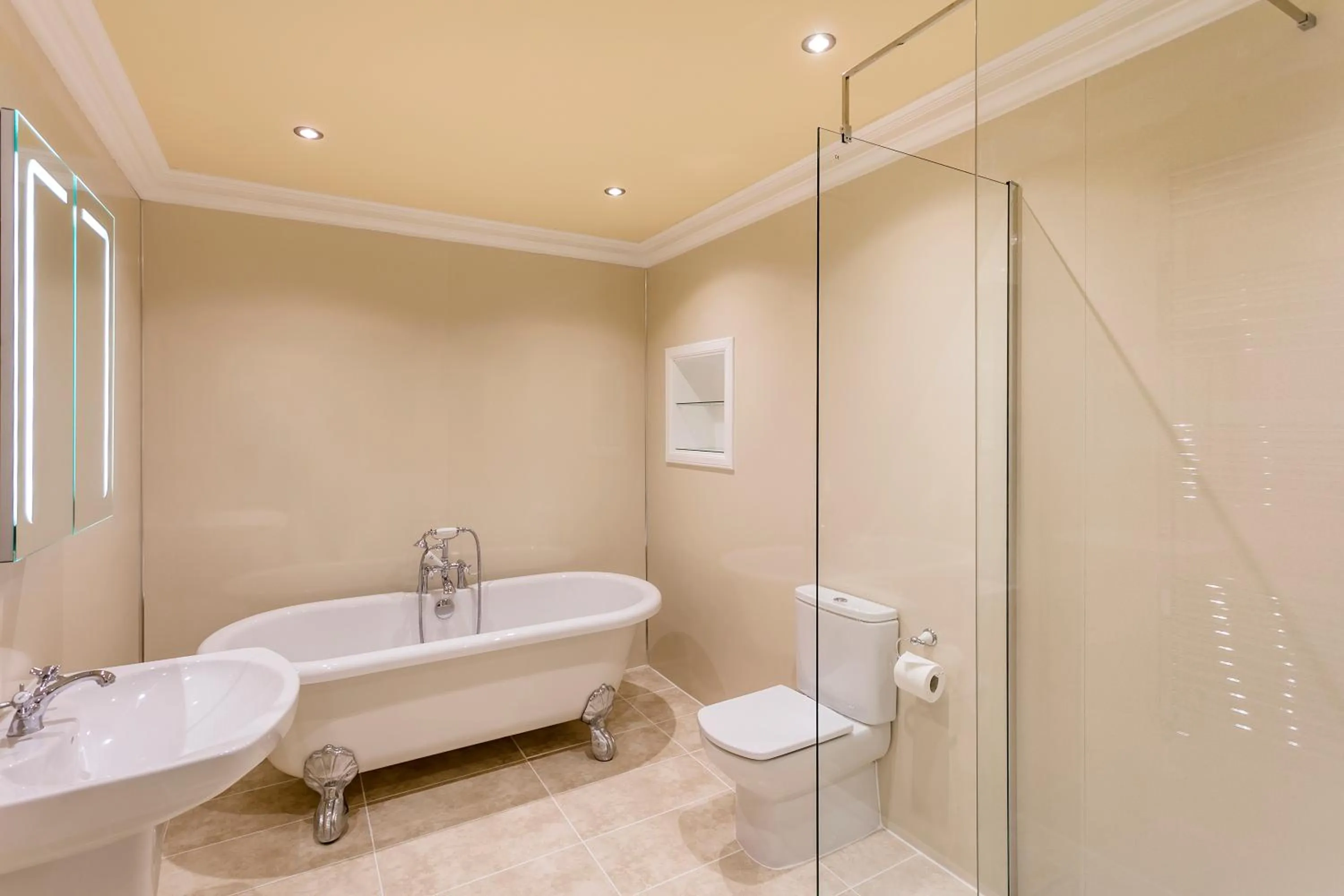 Bathroom in Ednam House Hotel