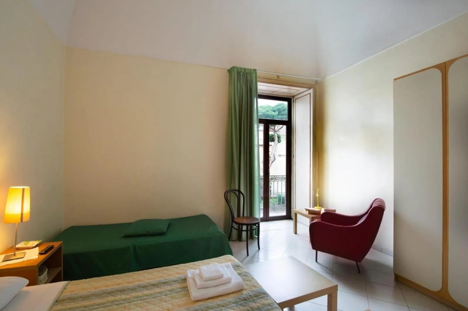 Living room, Bed in Il Giardino di Tonia - Oplontis Guest House - Bed & Garden -