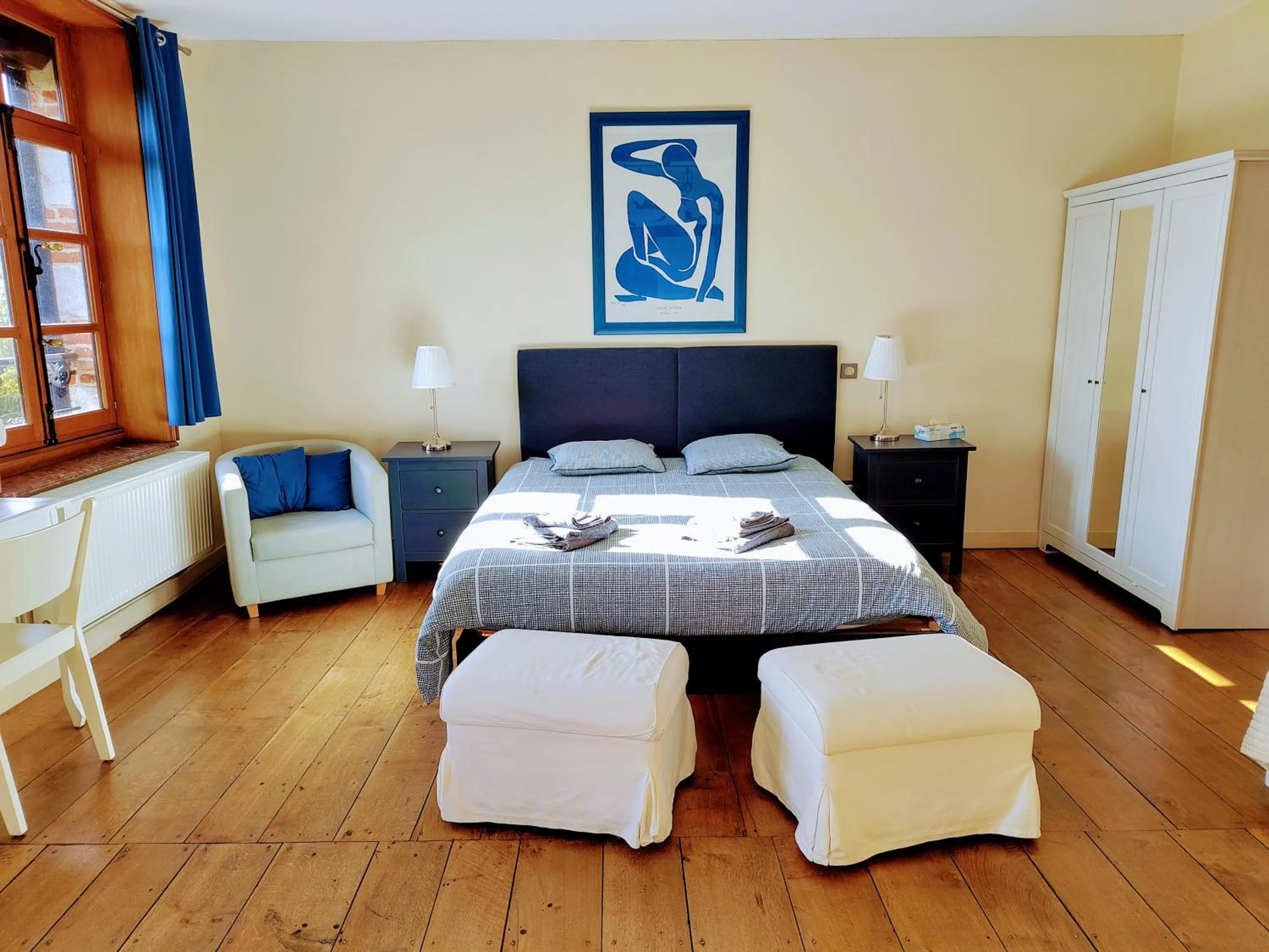 Bedroom, Bed in Aubépine