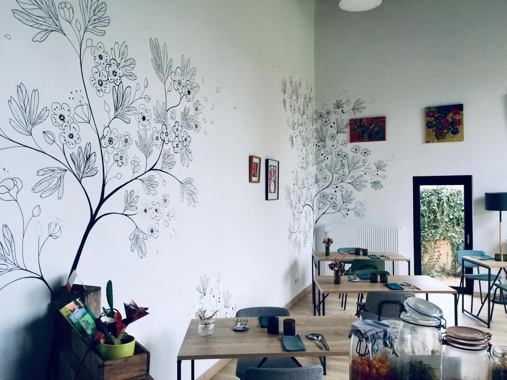 Restaurant/places to eat in Aubépine