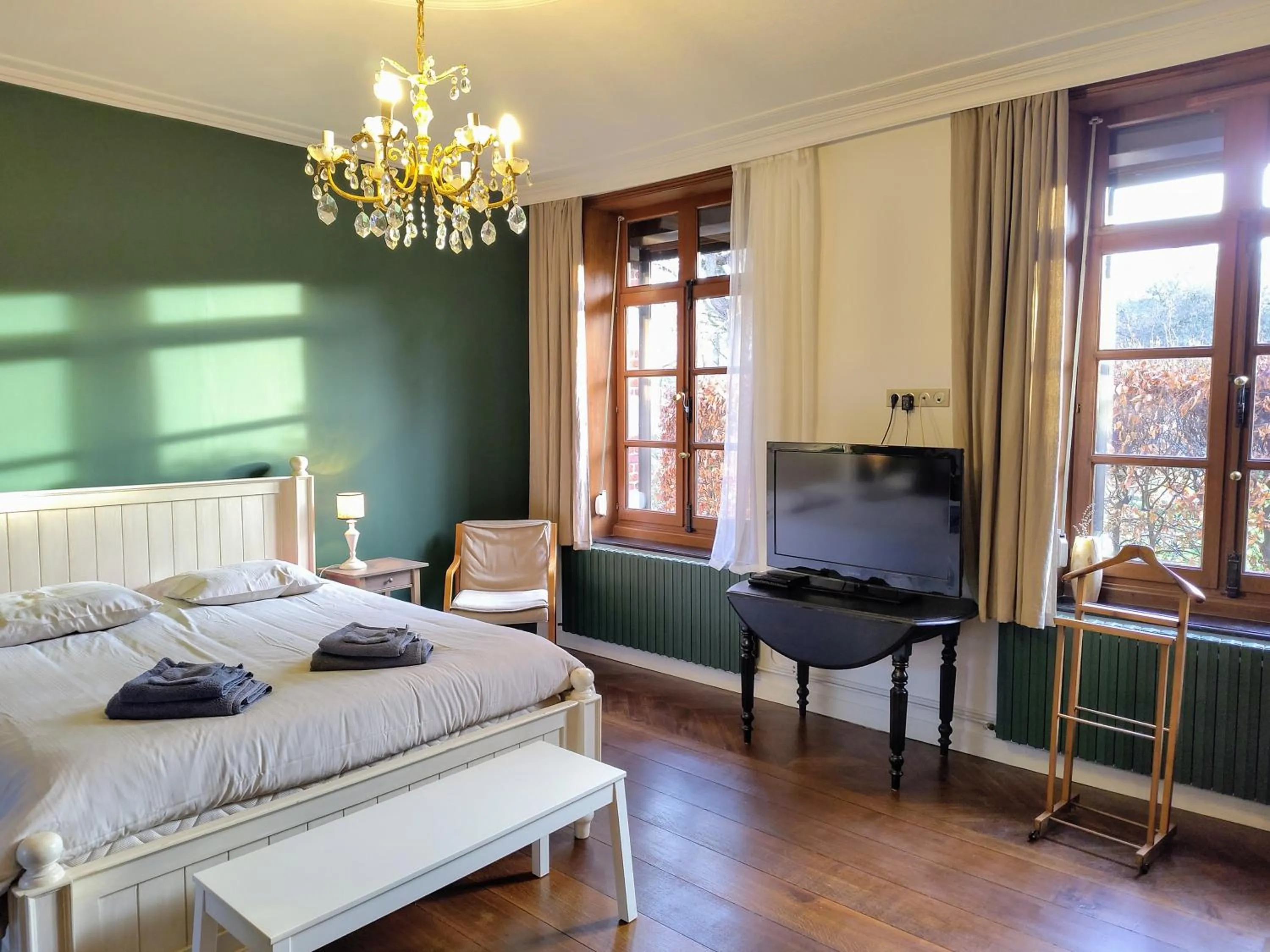 Bedroom, Bed in Aubépine