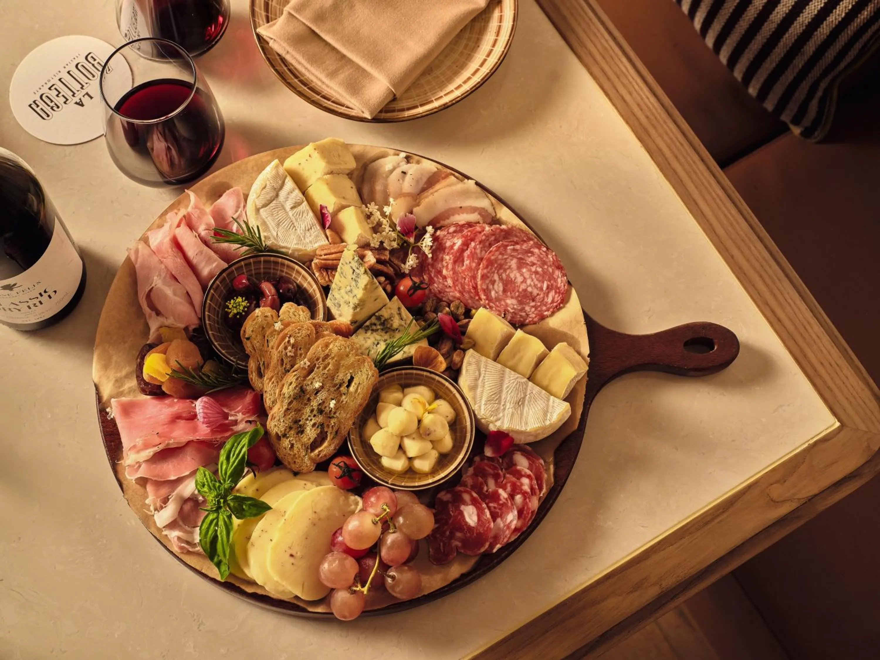 Restaurant/places to eat in Crowne Plaza Fiji Nadi Bay Resort & Spa by IHG