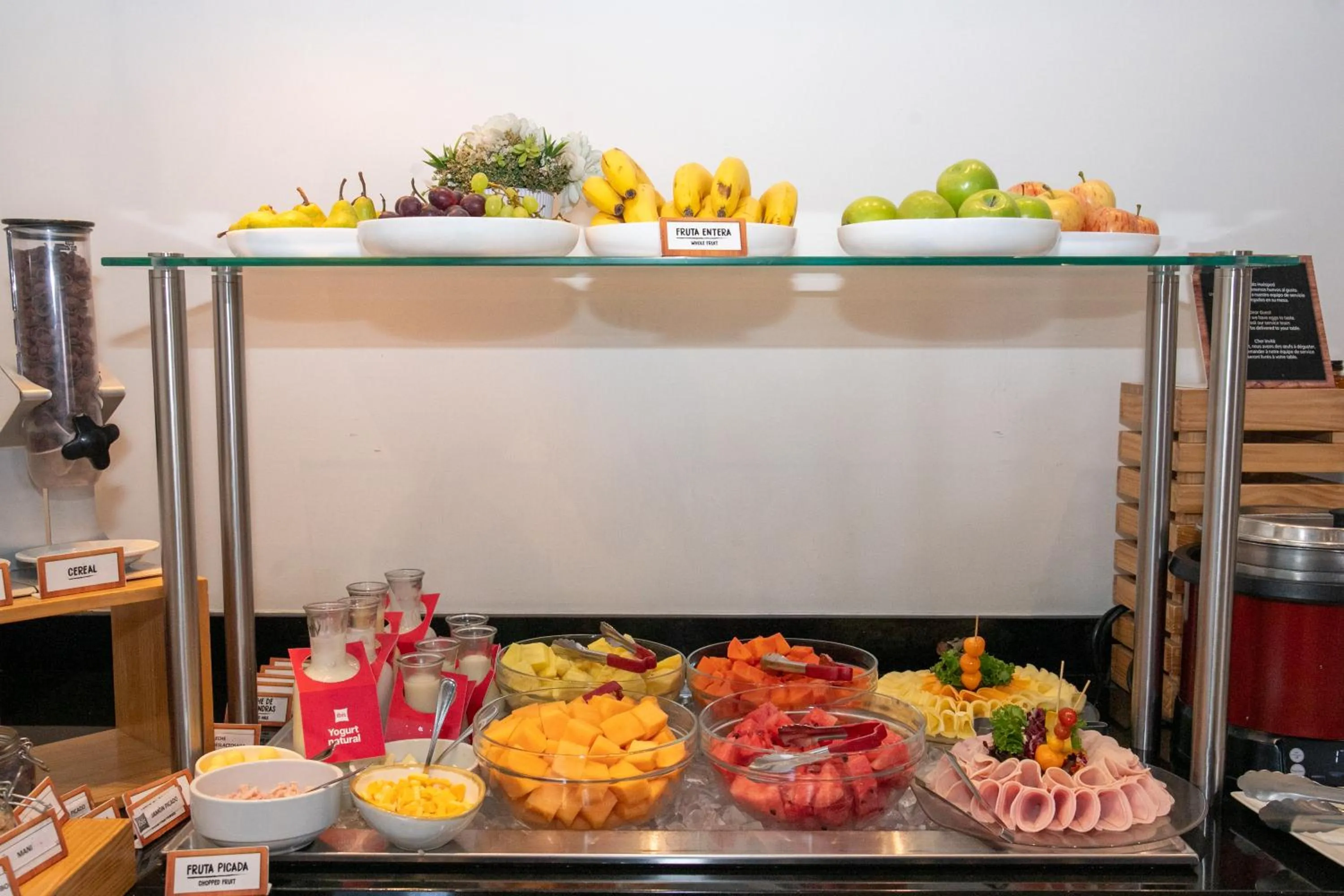 Restaurant/places to eat in ibis Quito