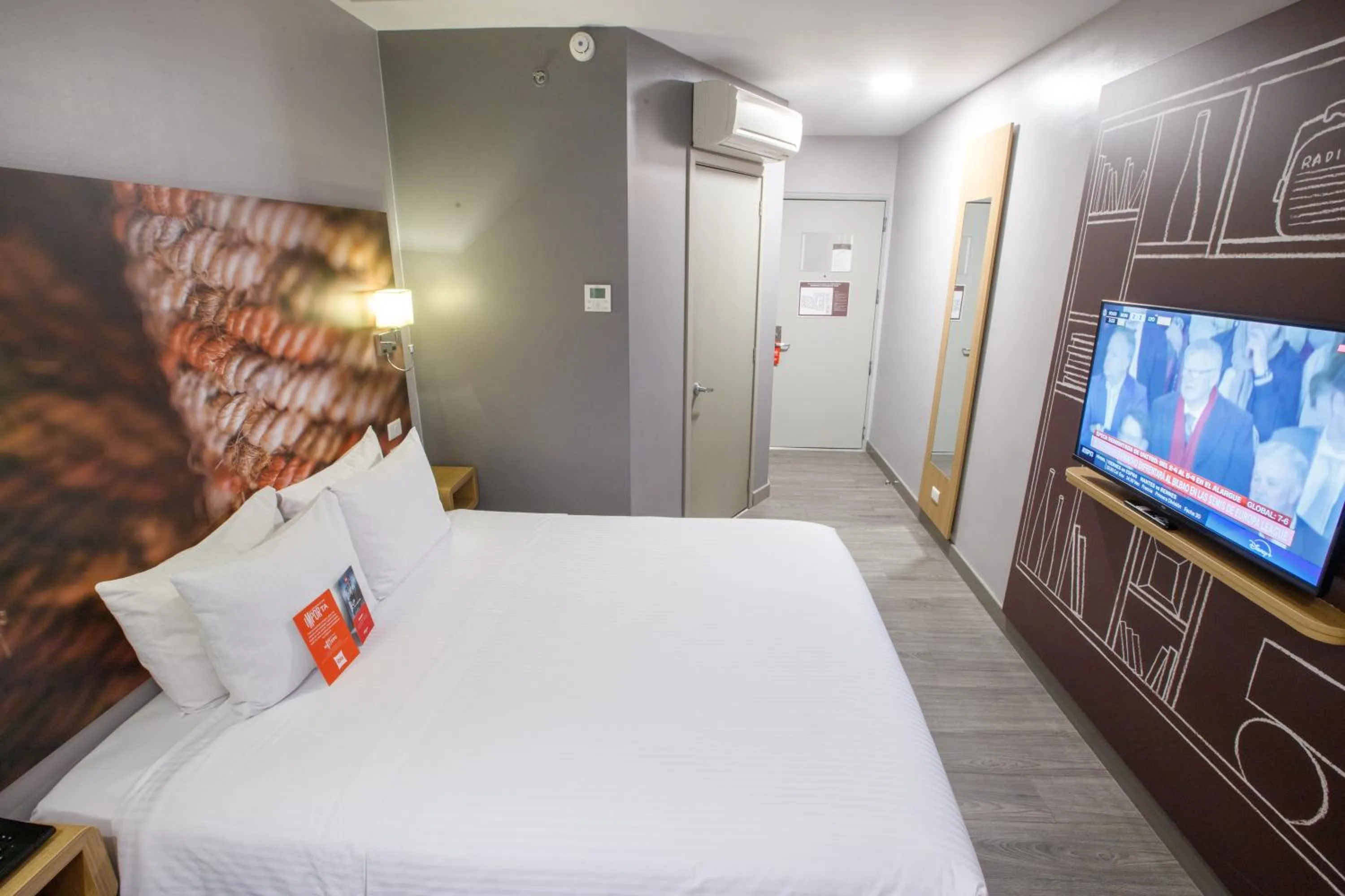 Property building, Bed in ibis Quito