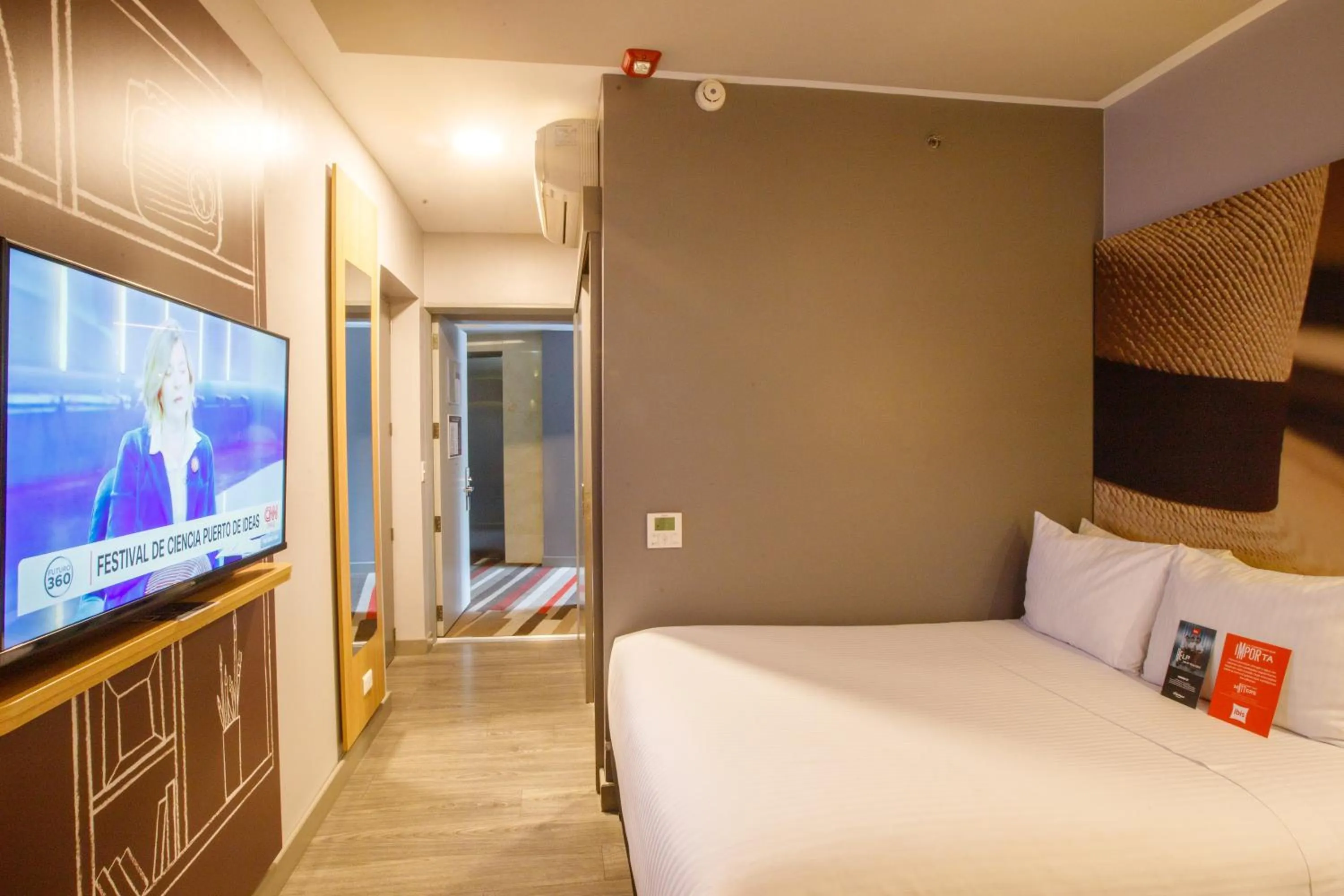 Property building, Bed in ibis Quito