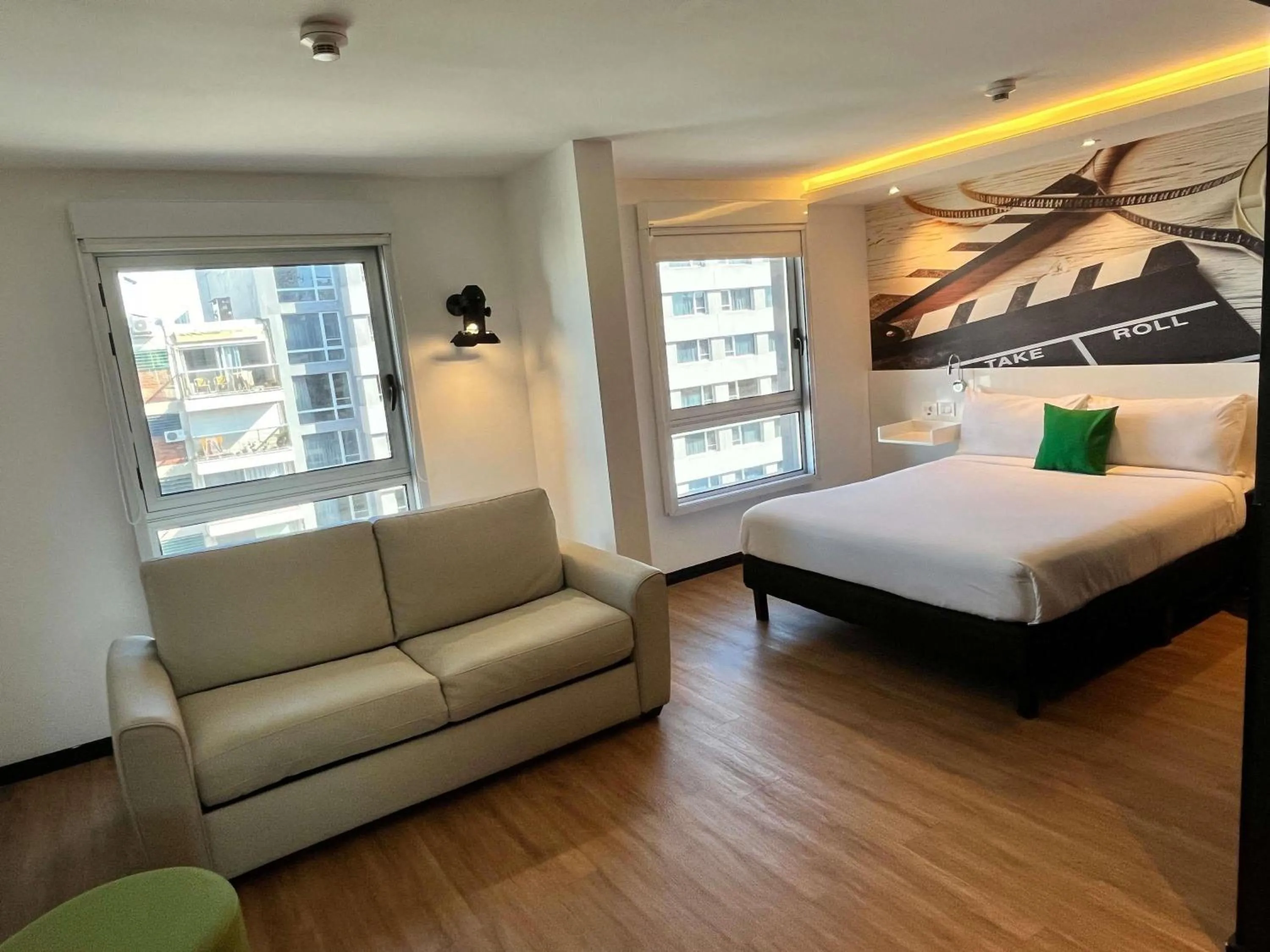 Photo of the whole room, Bed in ibis Styles Montevideo Biarritz