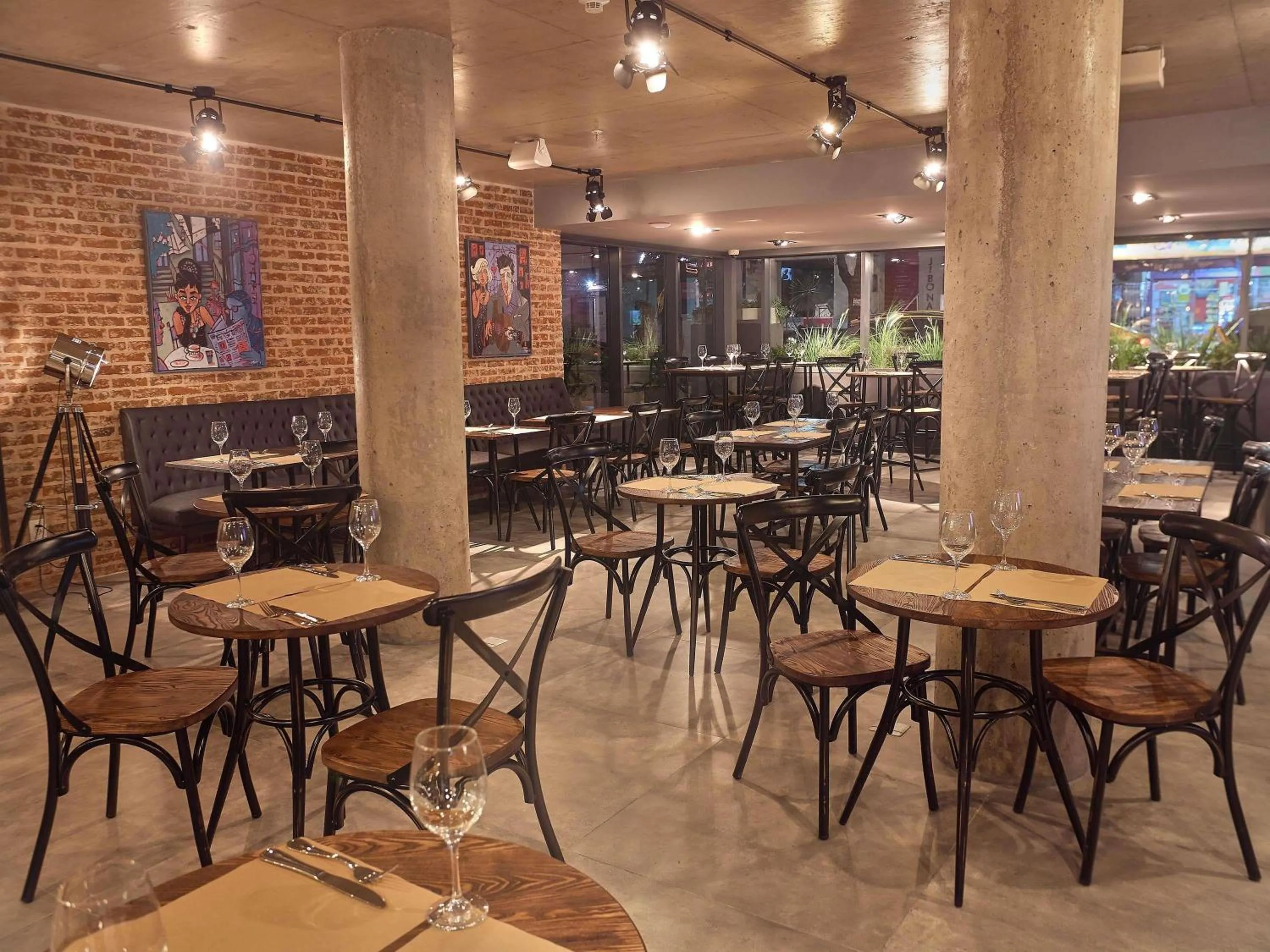 Lounge or bar in ibis Styles Montevideo Biarritz