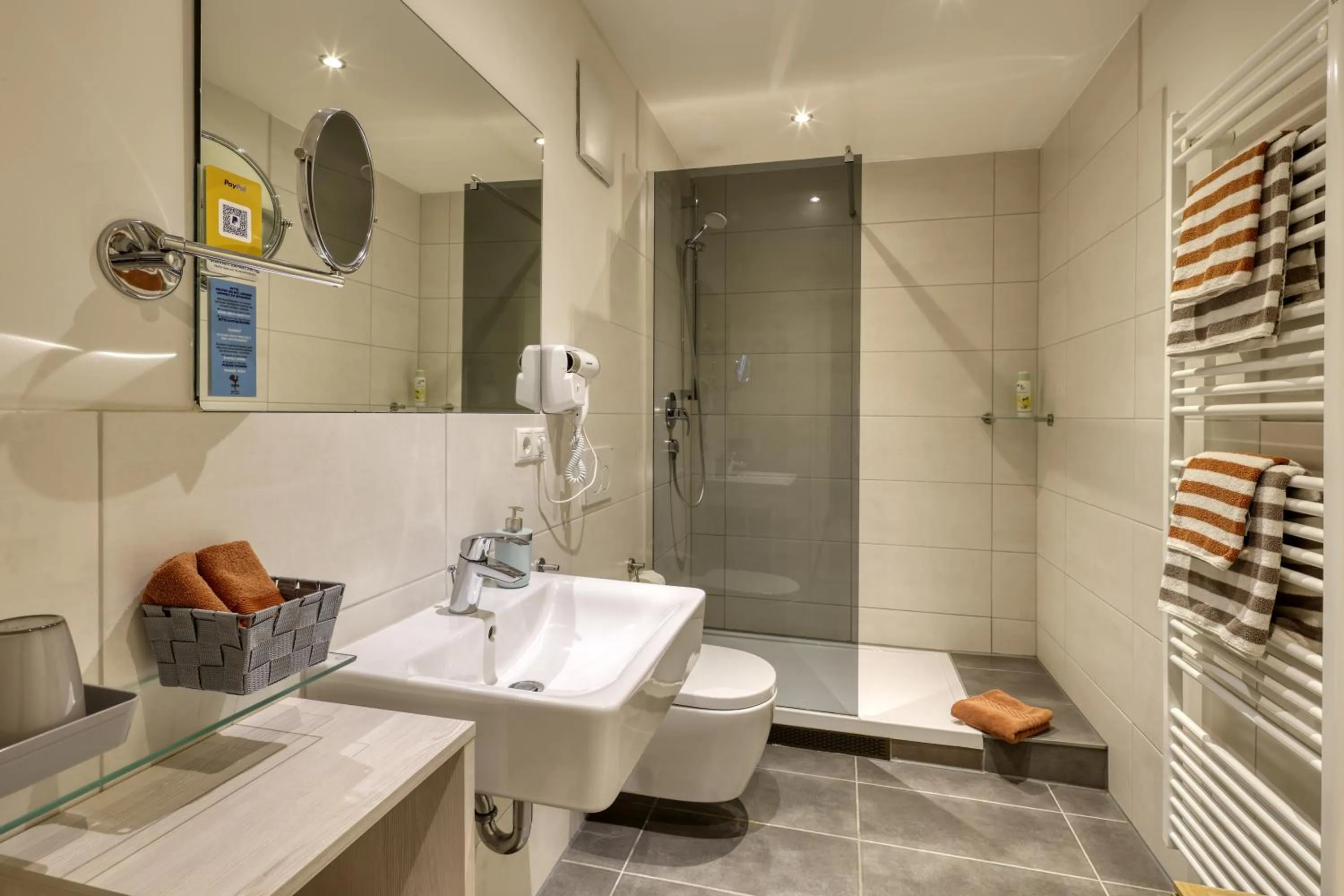 Shower in AD1716 apARTments Marktheidenfeld