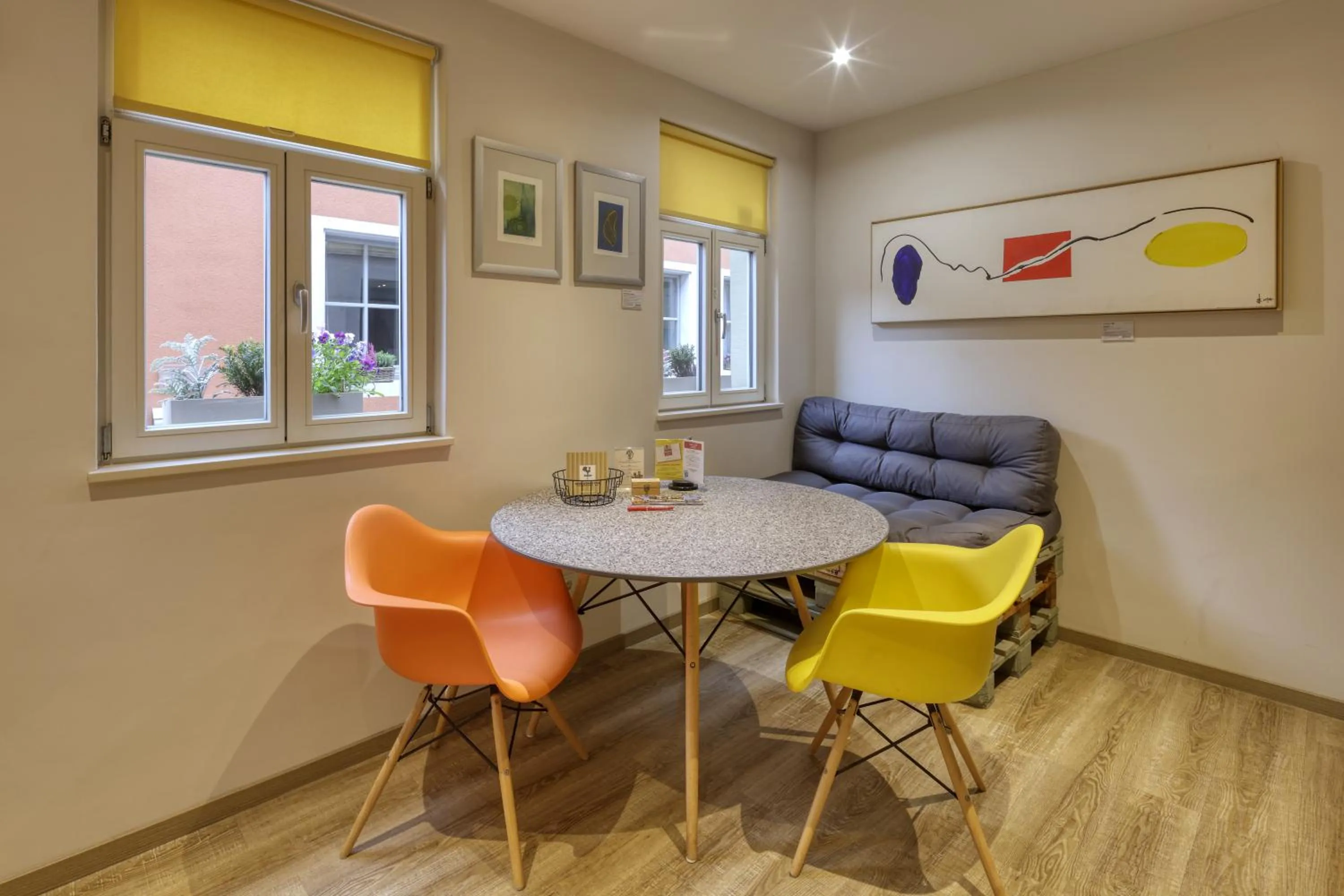 Dining area in AD1716 apARTments Marktheidenfeld