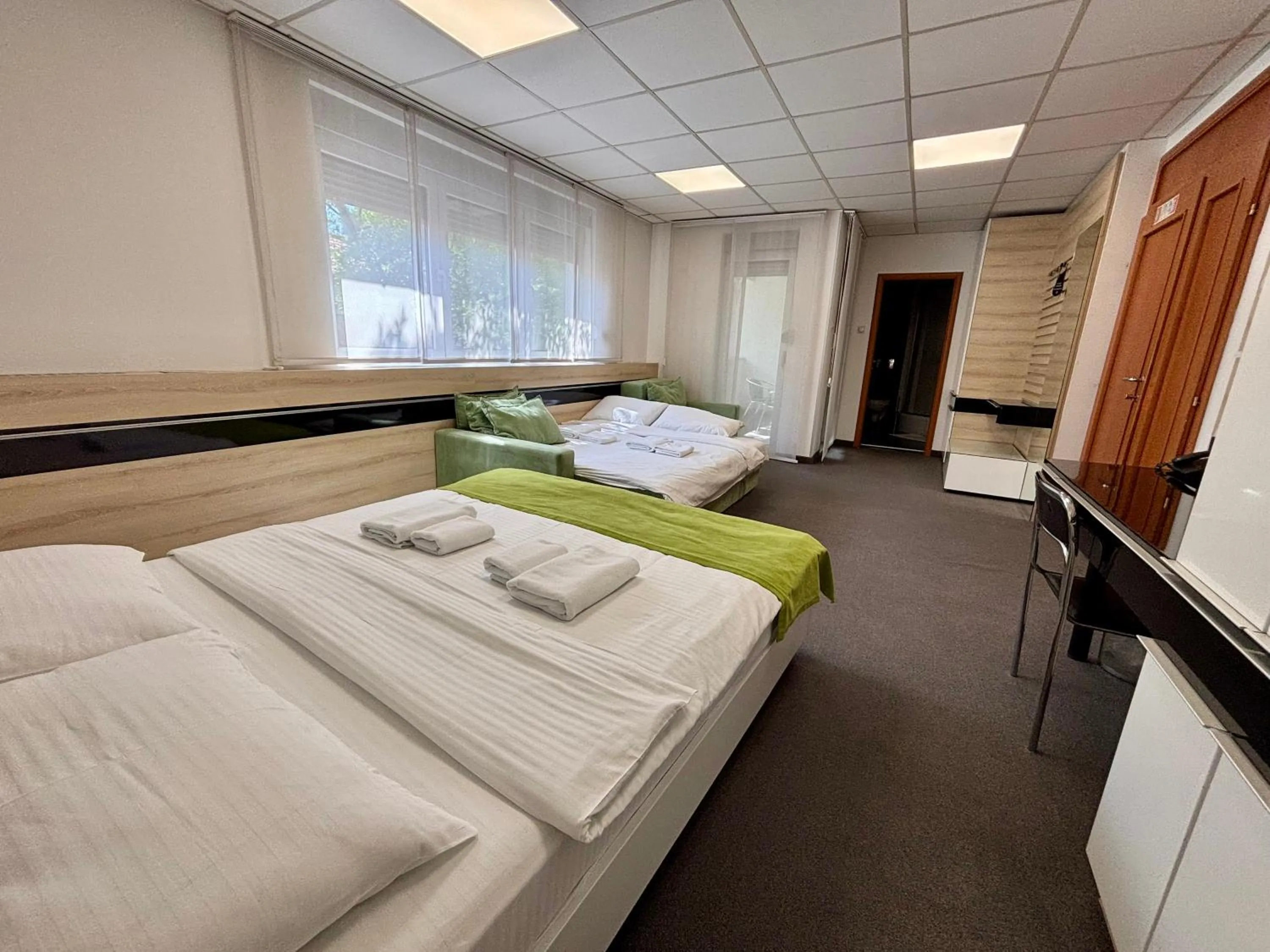 Bed in Garni Hotel Consul