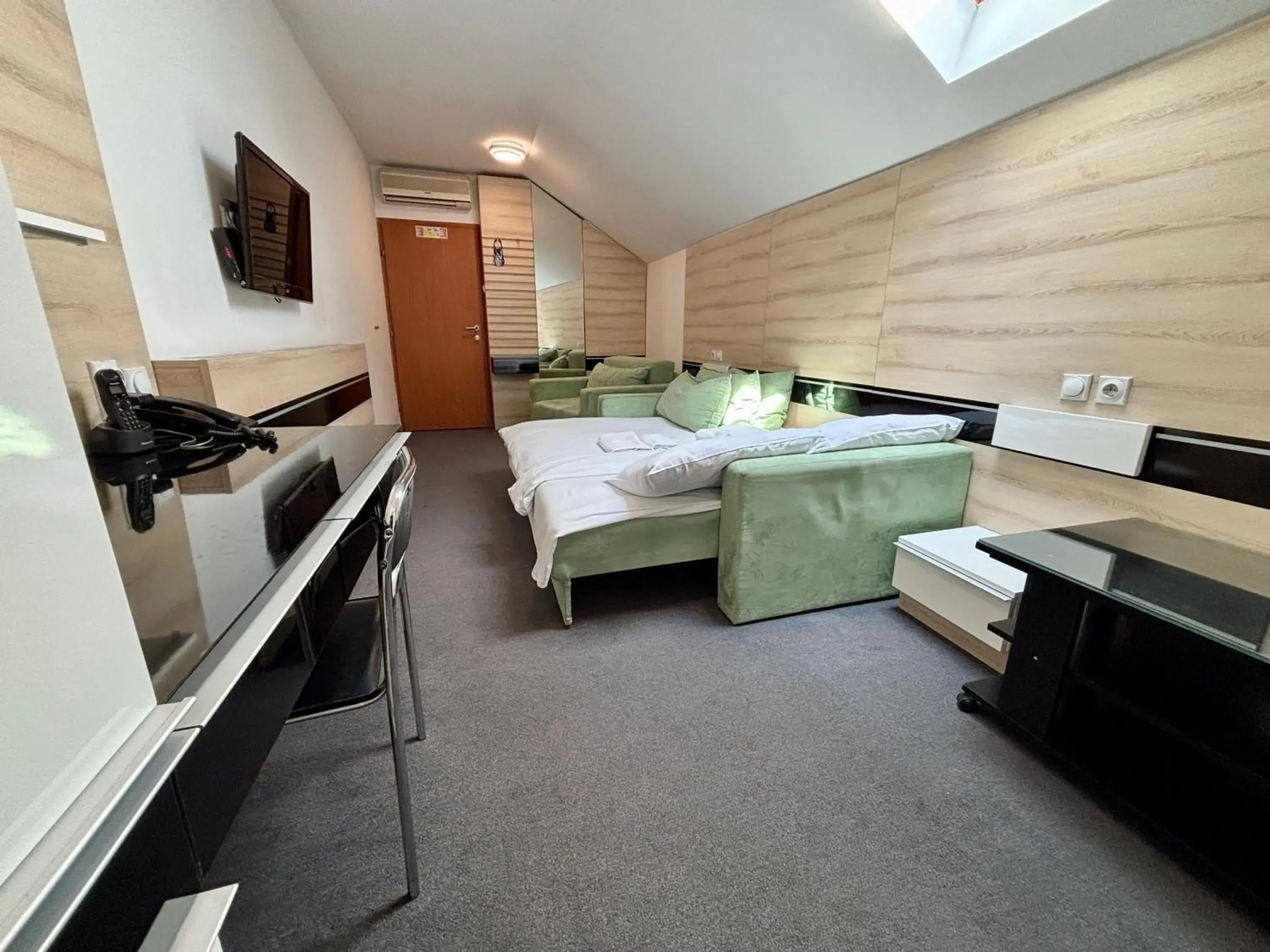 One-Bedroom Apartment in Garni Hotel Consul One-Bedroom Apartment in Garni Hotel Consul