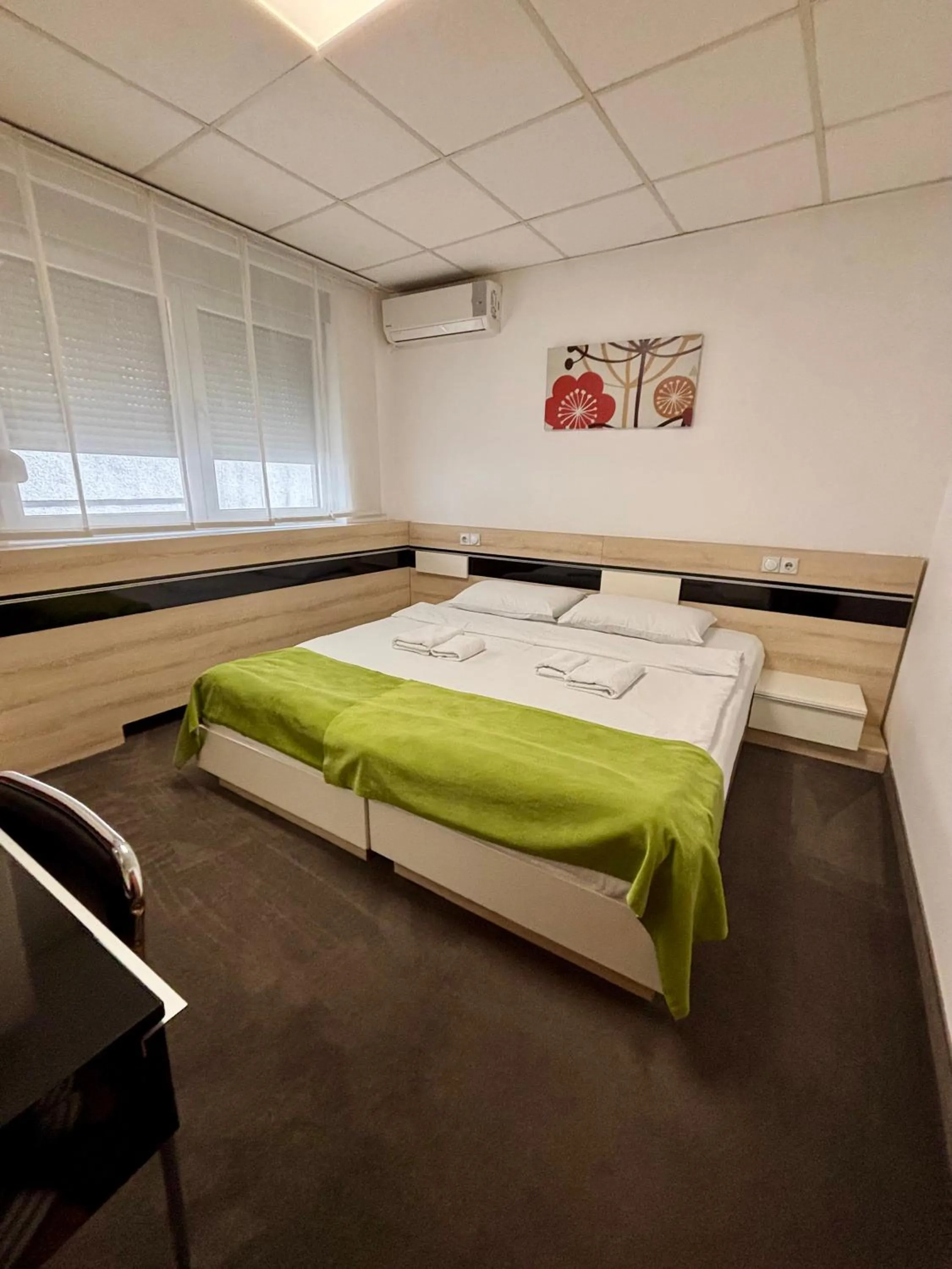 Bed in Garni Hotel Consul