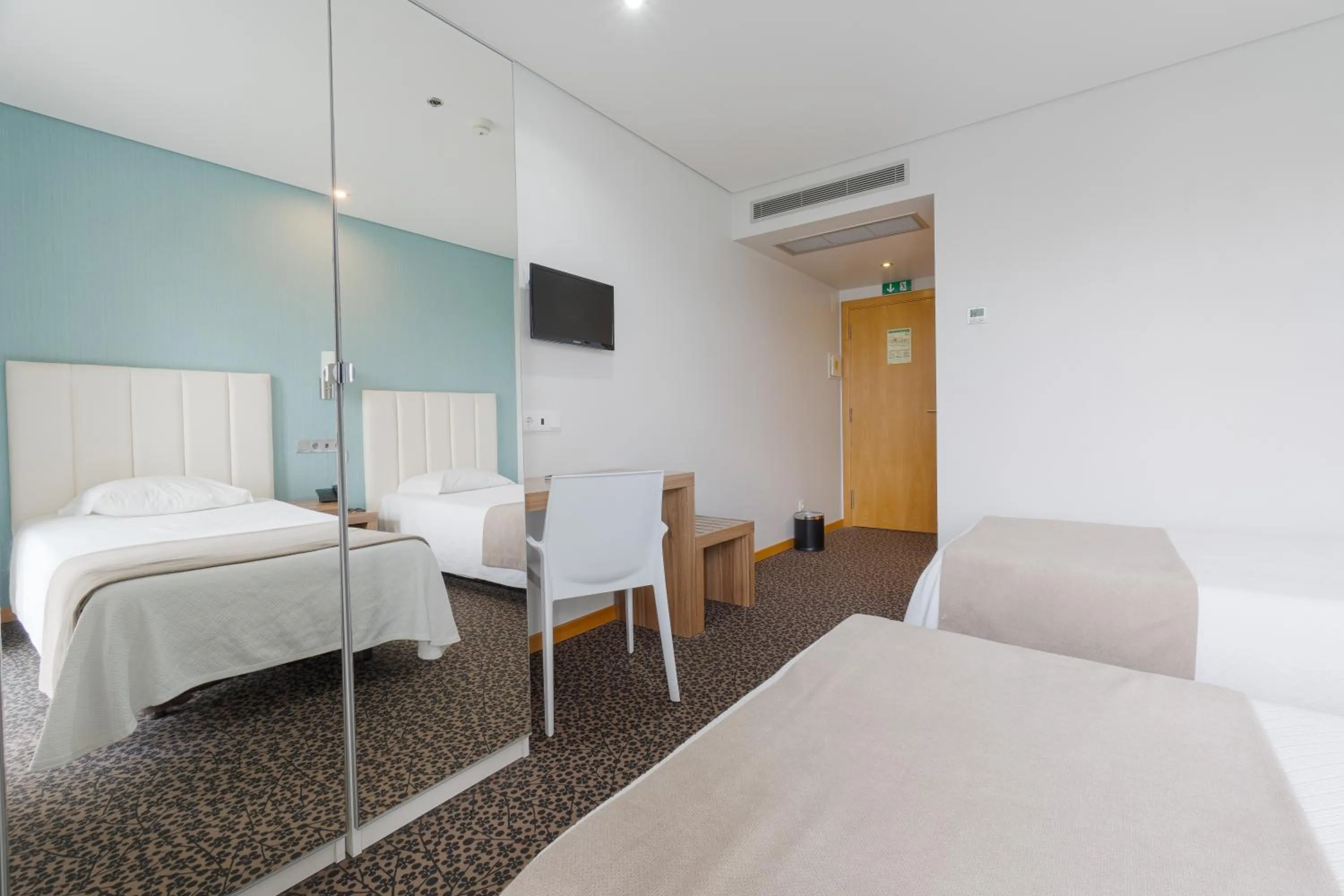 Photo of the whole room, Bed in Hotel Azinheira by RIDAN Hotels