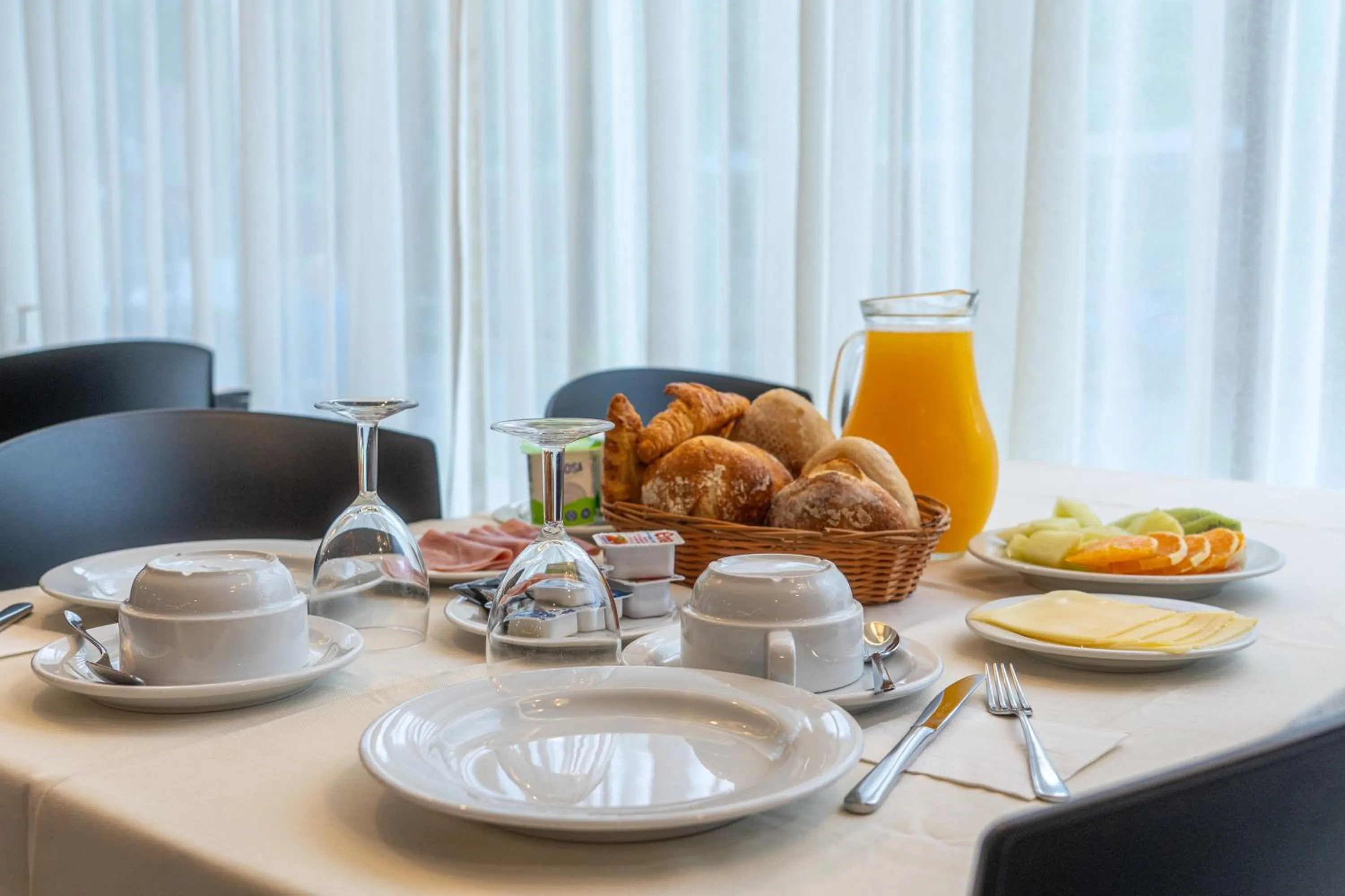 Buffet breakfast in Hotel Azinheira by RIDAN Hotels