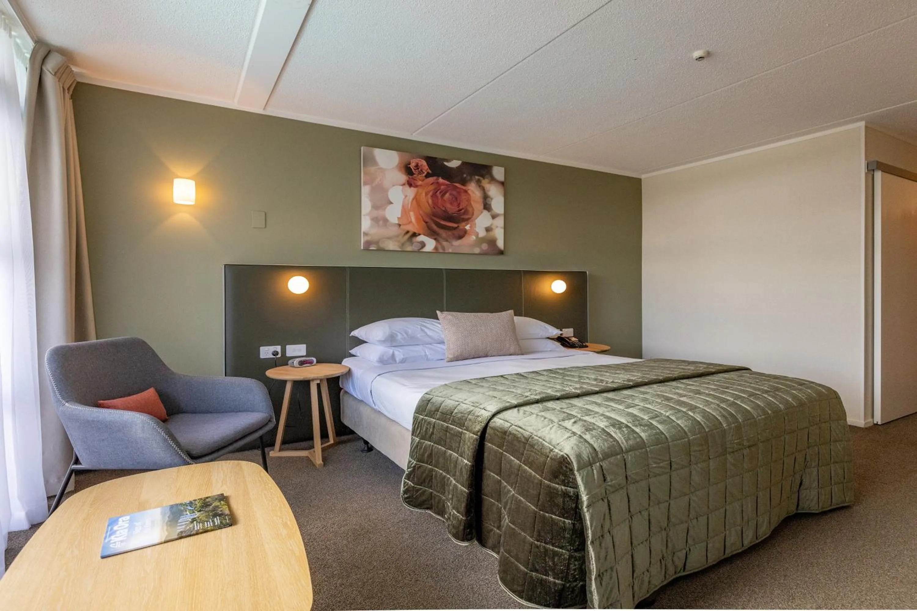 Bed in Auckland Rose Park Hotel