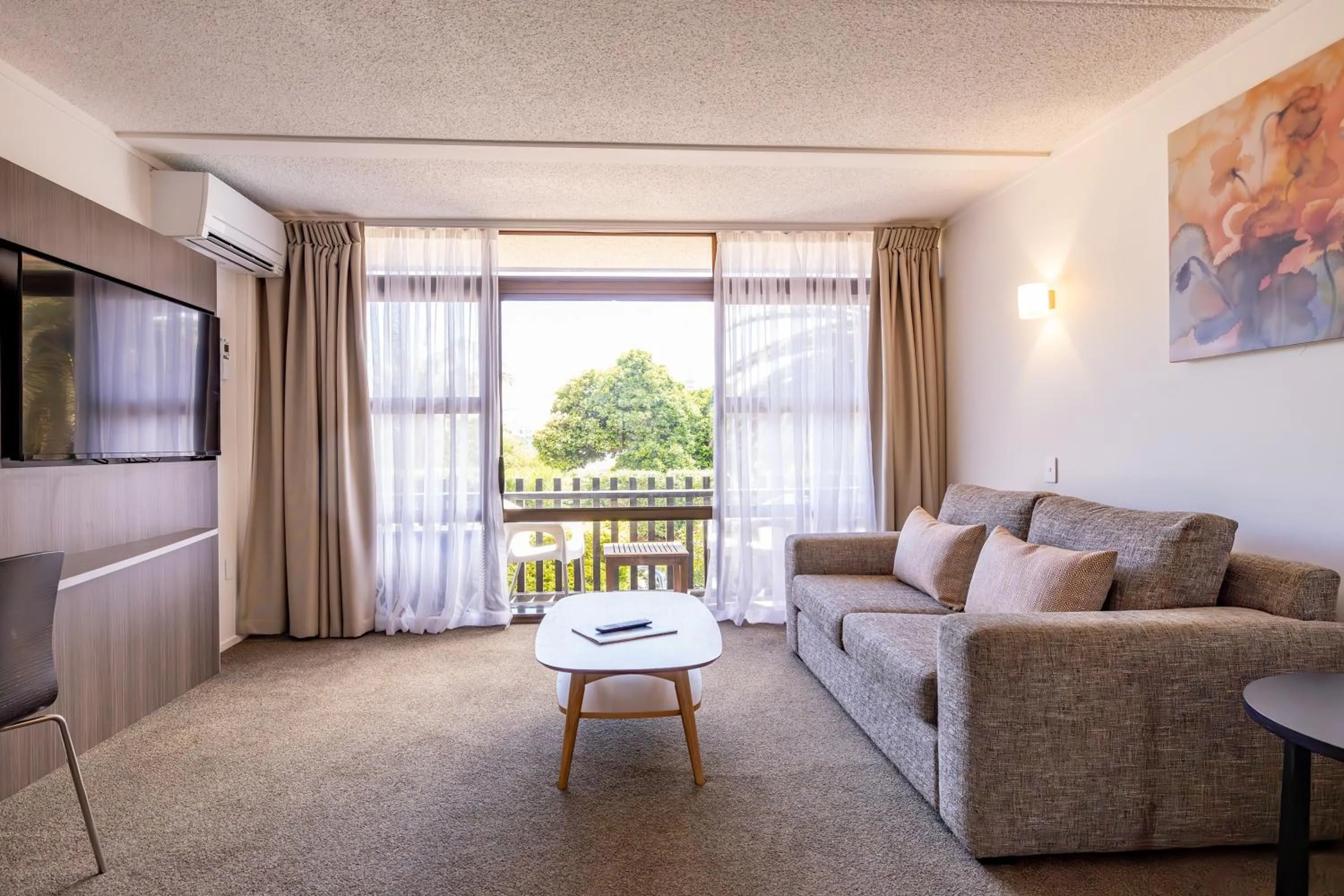 Seating area in Auckland Rose Park Hotel
