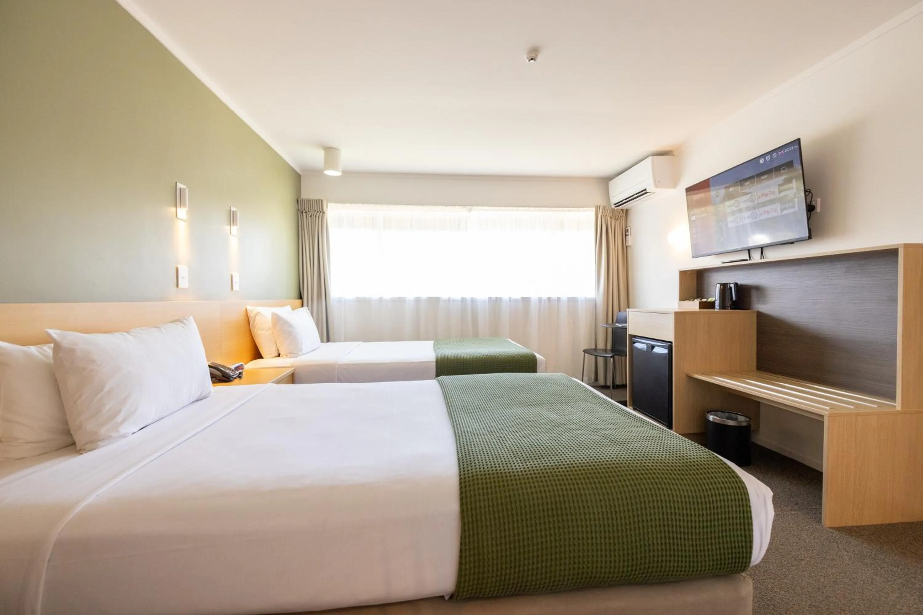 Bed in Auckland Rose Park Hotel