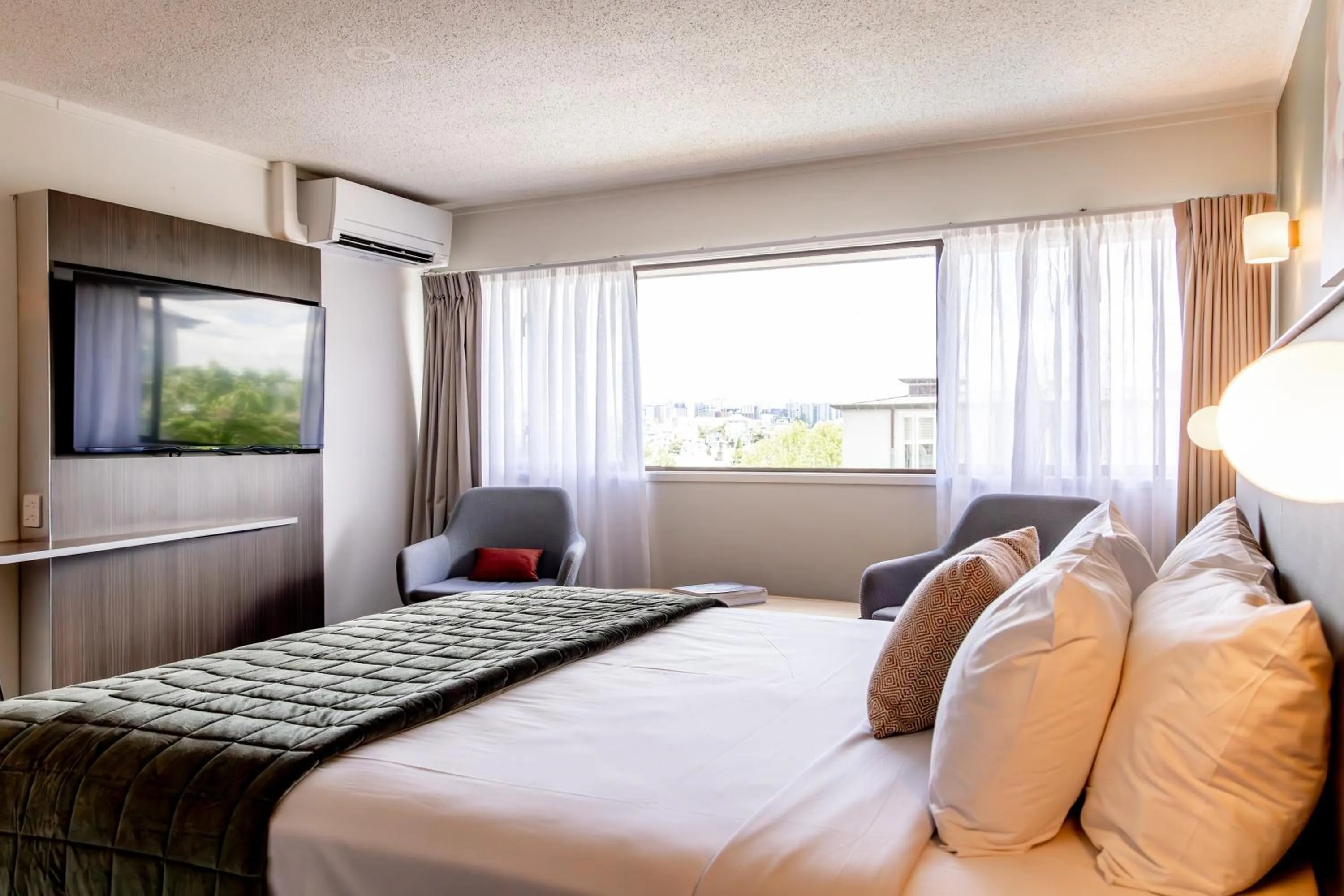 Bed in Auckland Rose Park Hotel