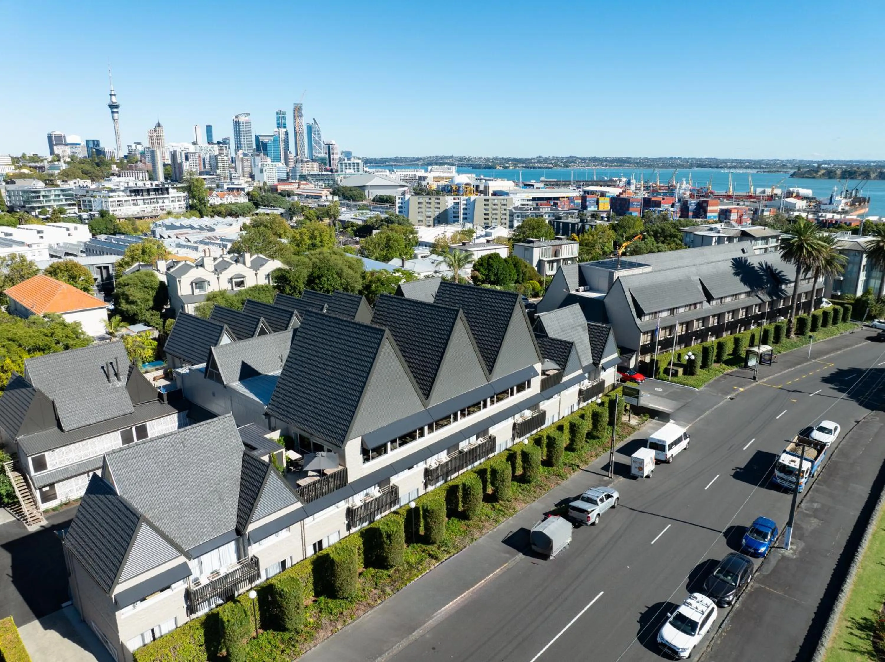 Property building in Auckland Rose Park Hotel