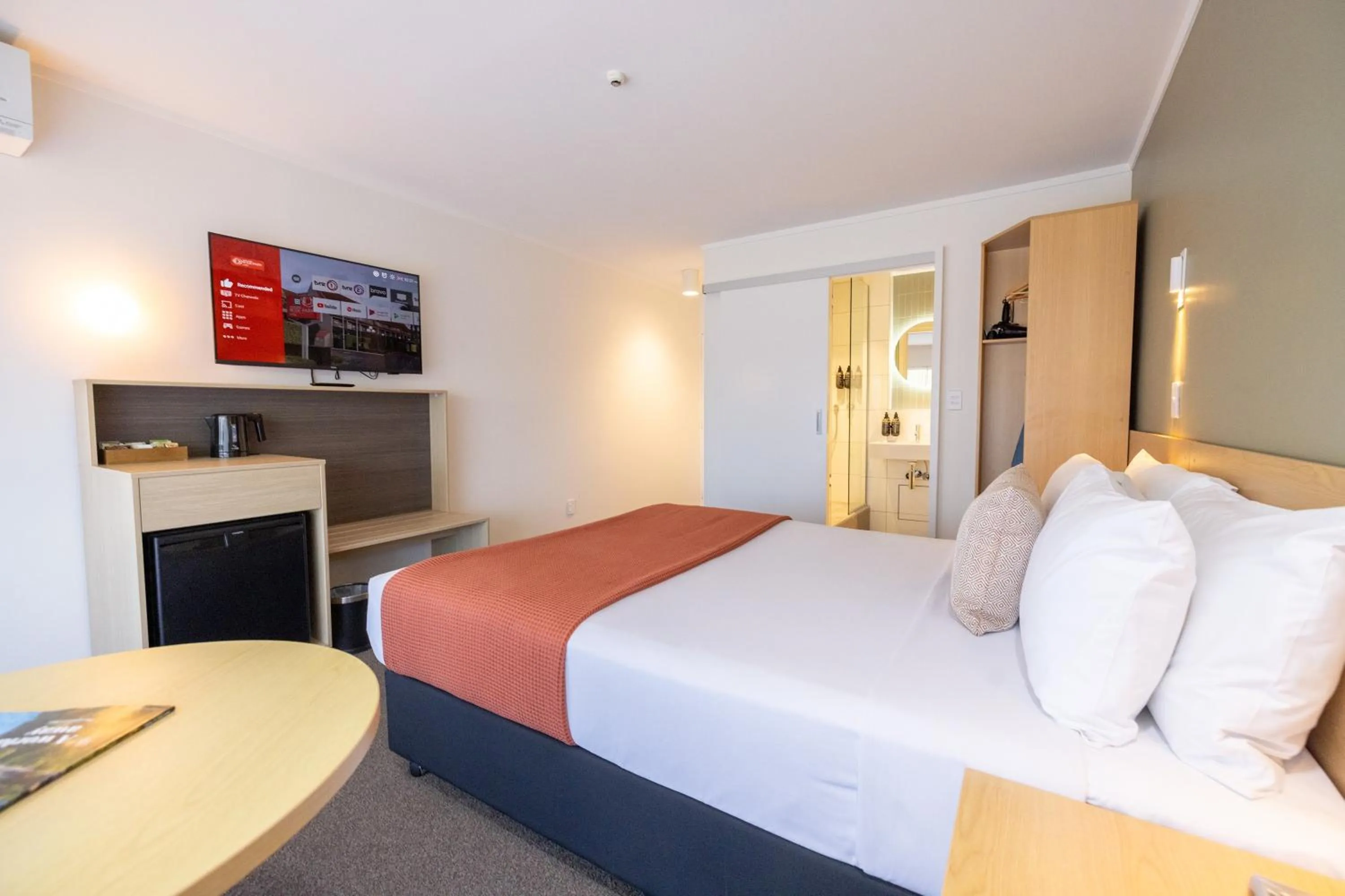 Bed in Auckland Rose Park Hotel