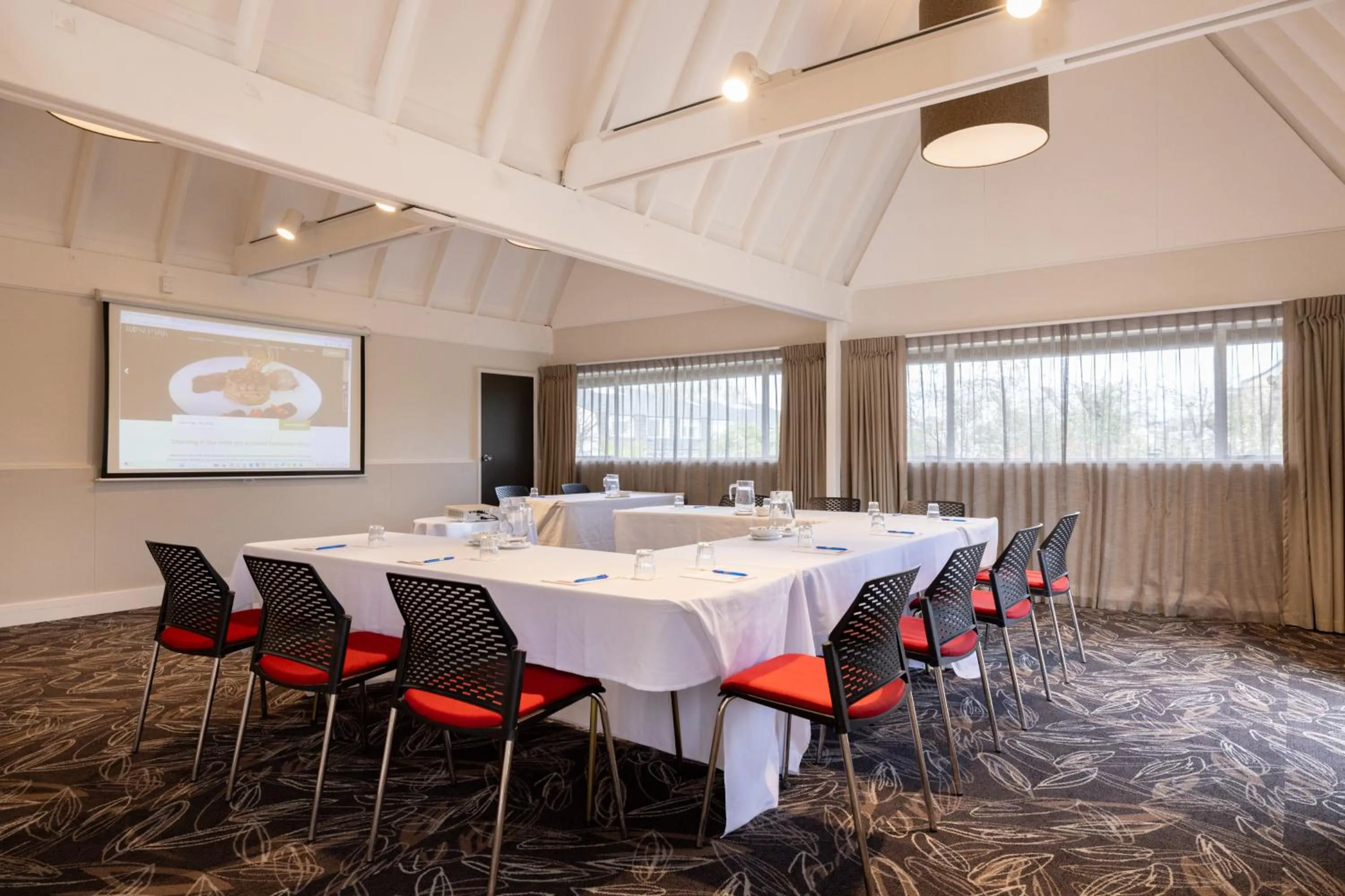 Meeting/conference room in Auckland Rose Park Hotel