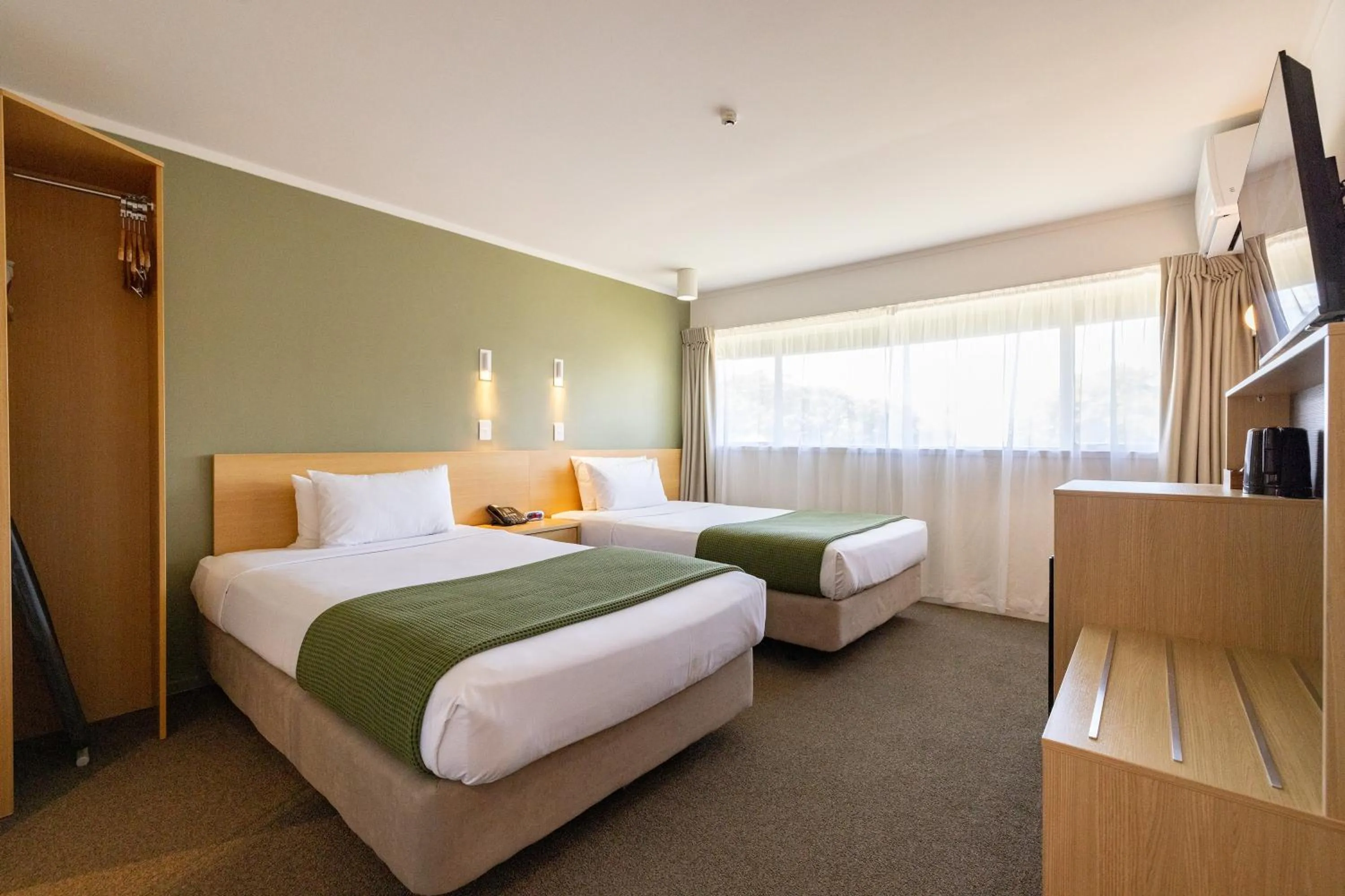 Bed in Auckland Rose Park Hotel