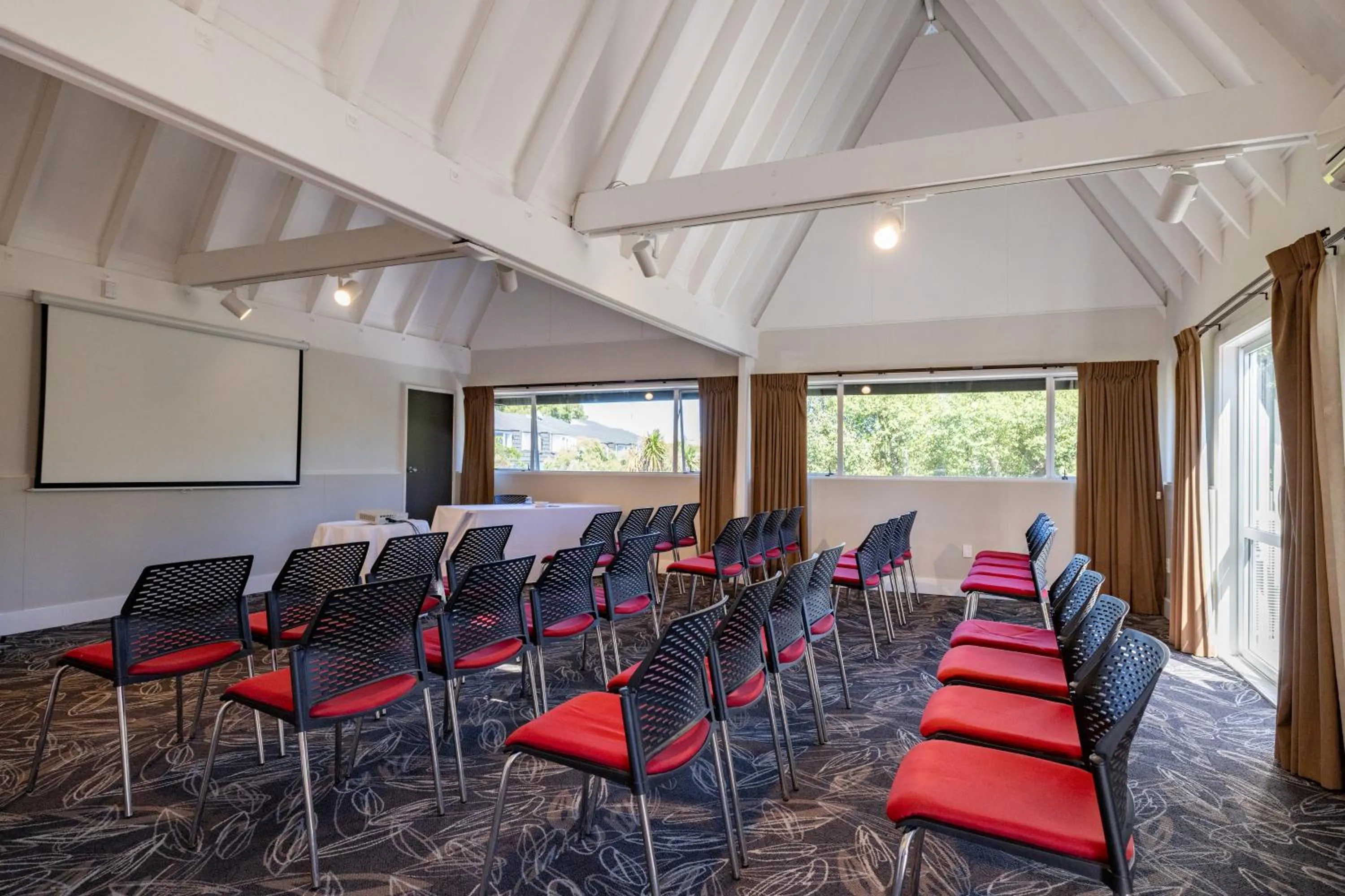 Meeting/conference room in Auckland Rose Park Hotel