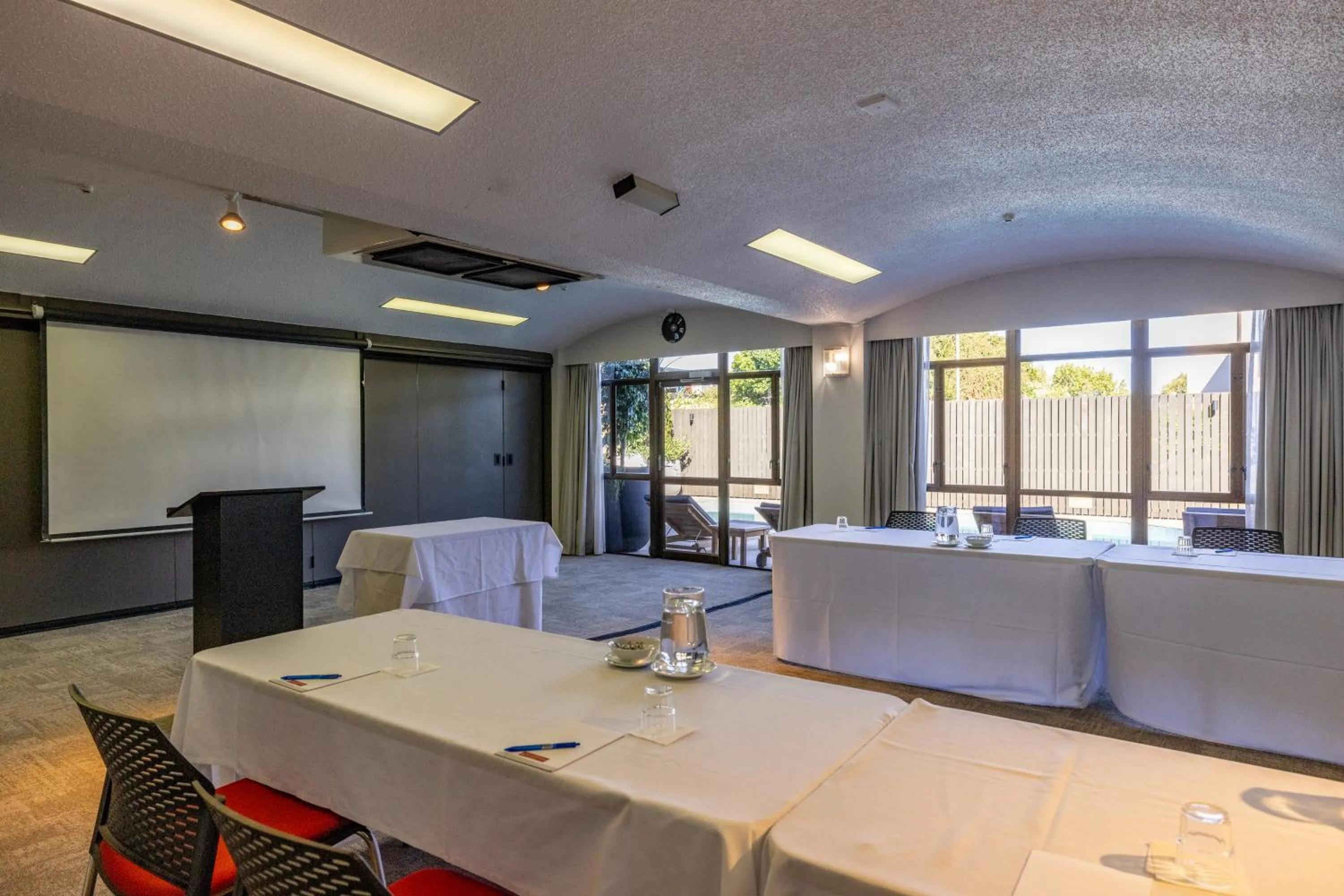 Meeting/conference room in Auckland Rose Park Hotel