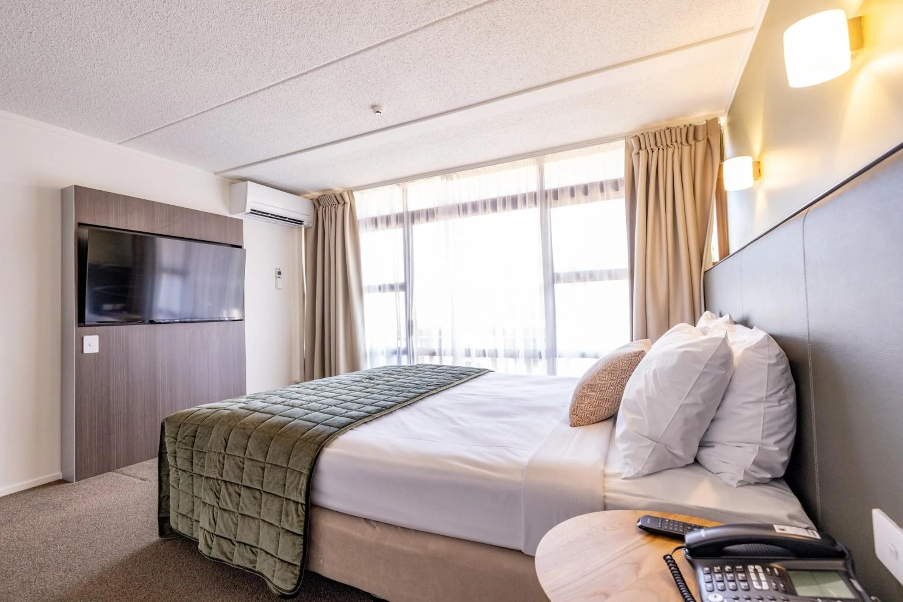 Bed in Auckland Rose Park Hotel