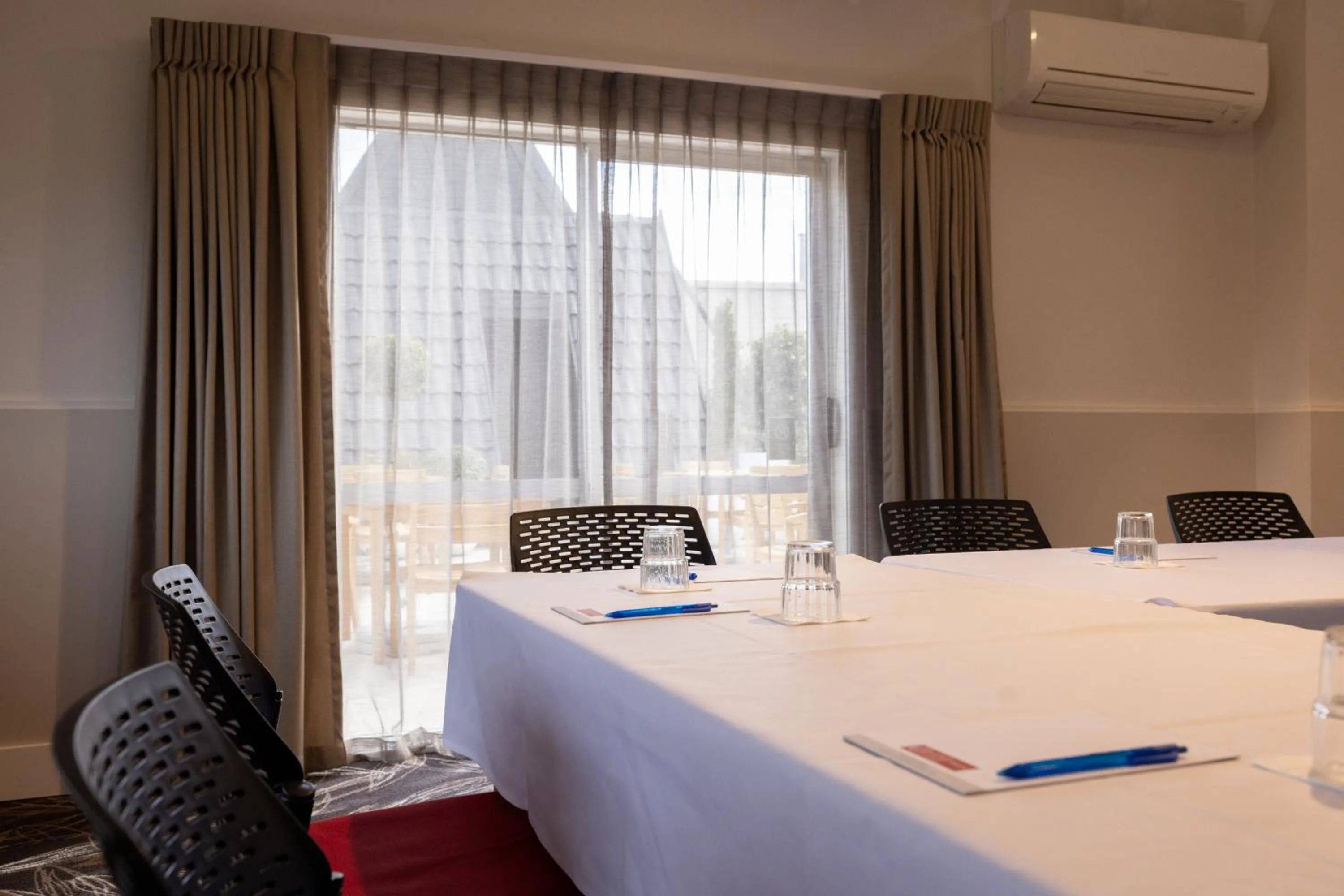 Meeting/conference room in Auckland Rose Park Hotel