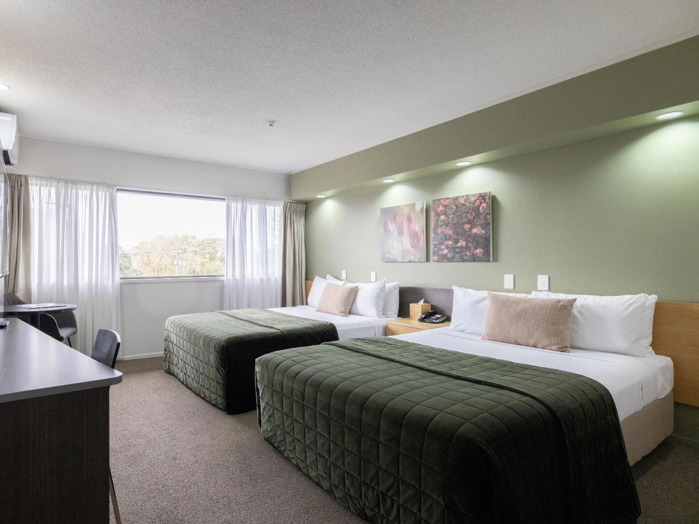 Bed in Auckland Rose Park Hotel