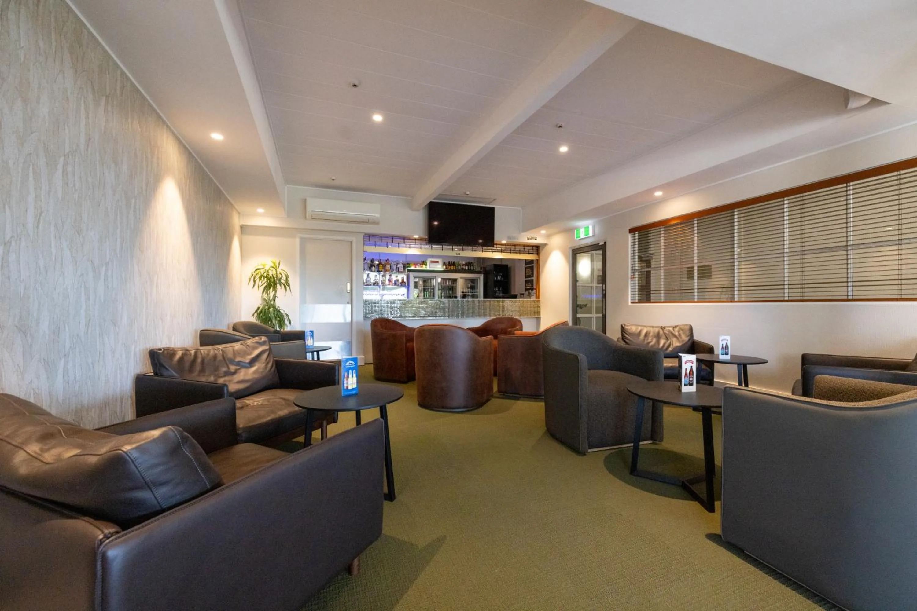 Lounge or bar in Auckland Rose Park Hotel