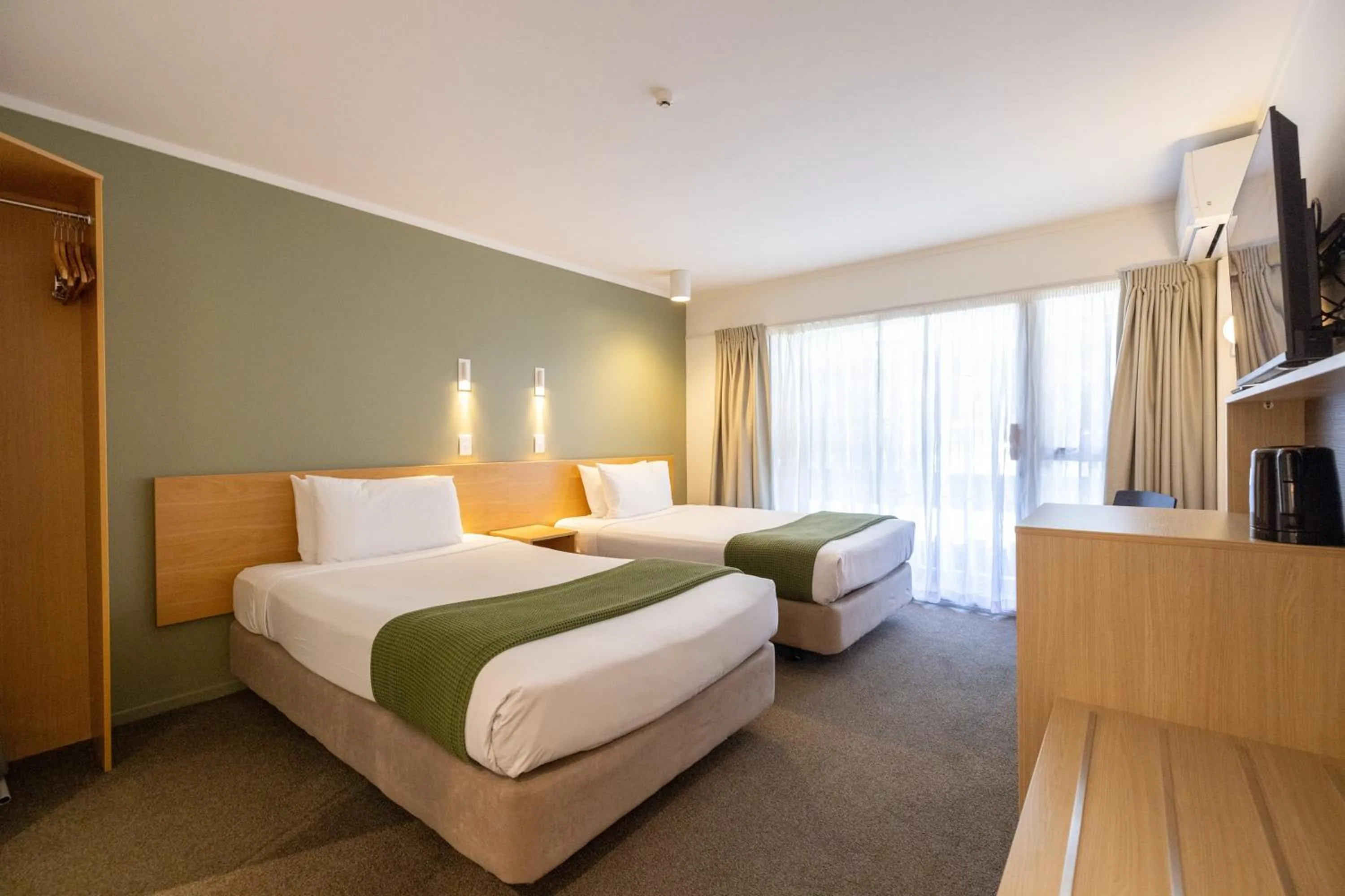 Bed in Auckland Rose Park Hotel