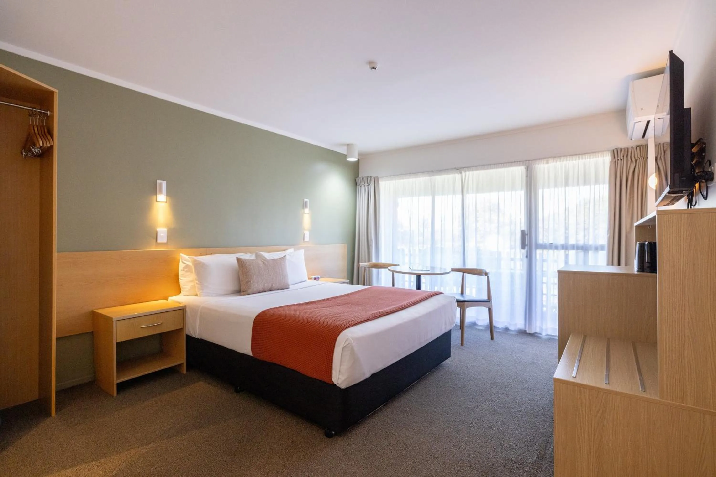 Bed in Auckland Rose Park Hotel