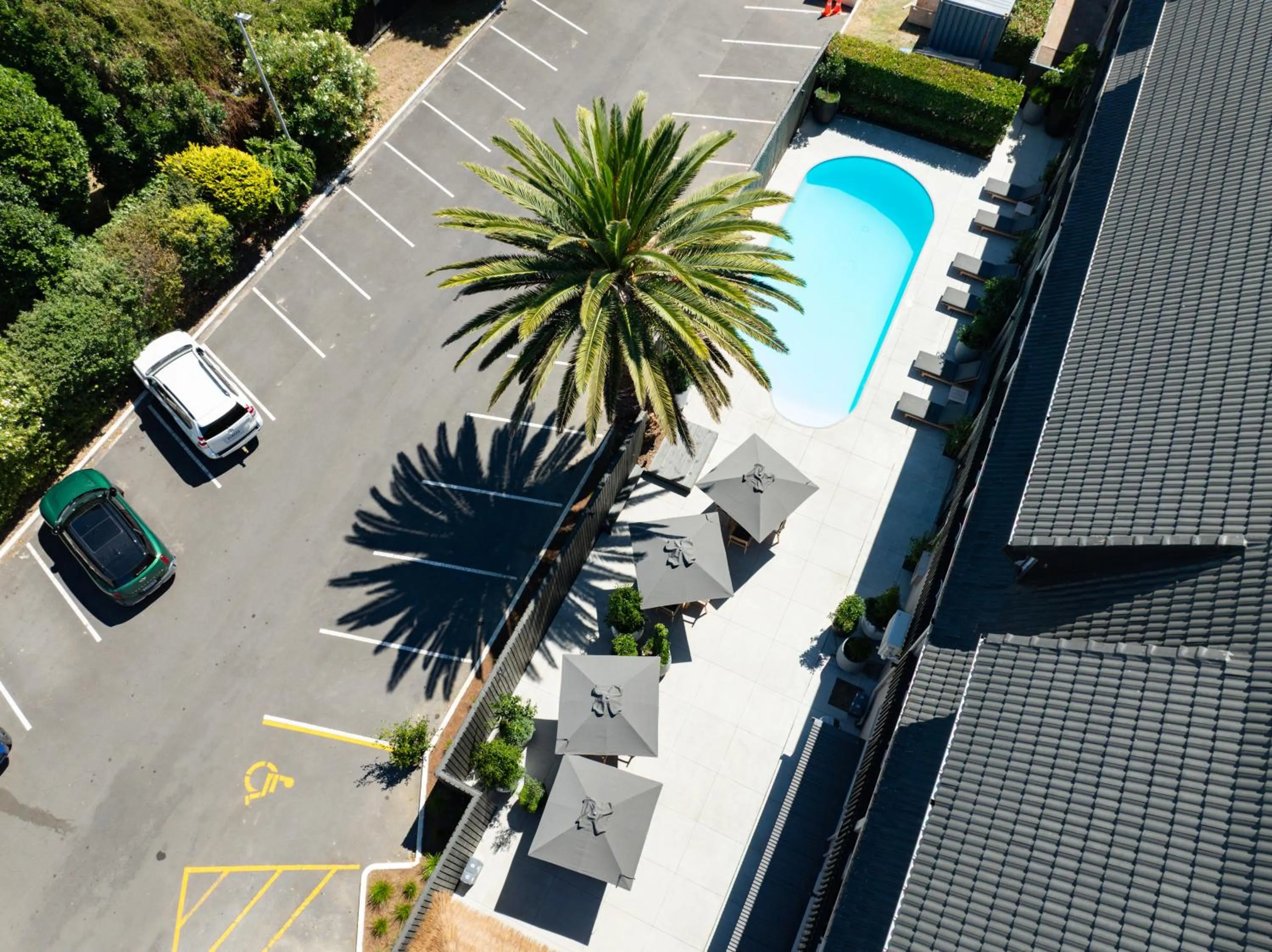 Property building in Auckland Rose Park Hotel