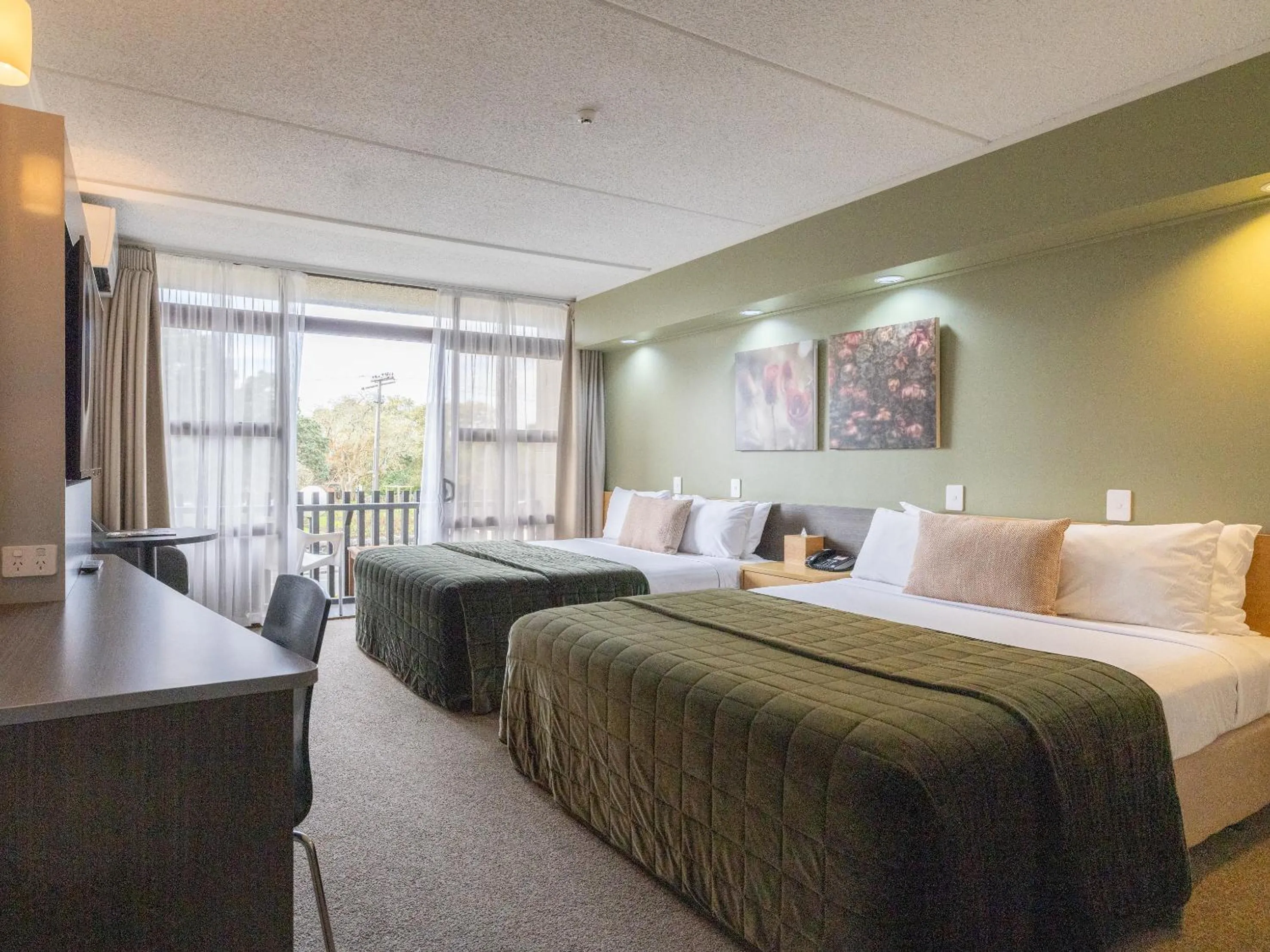 Bed in Auckland Rose Park Hotel