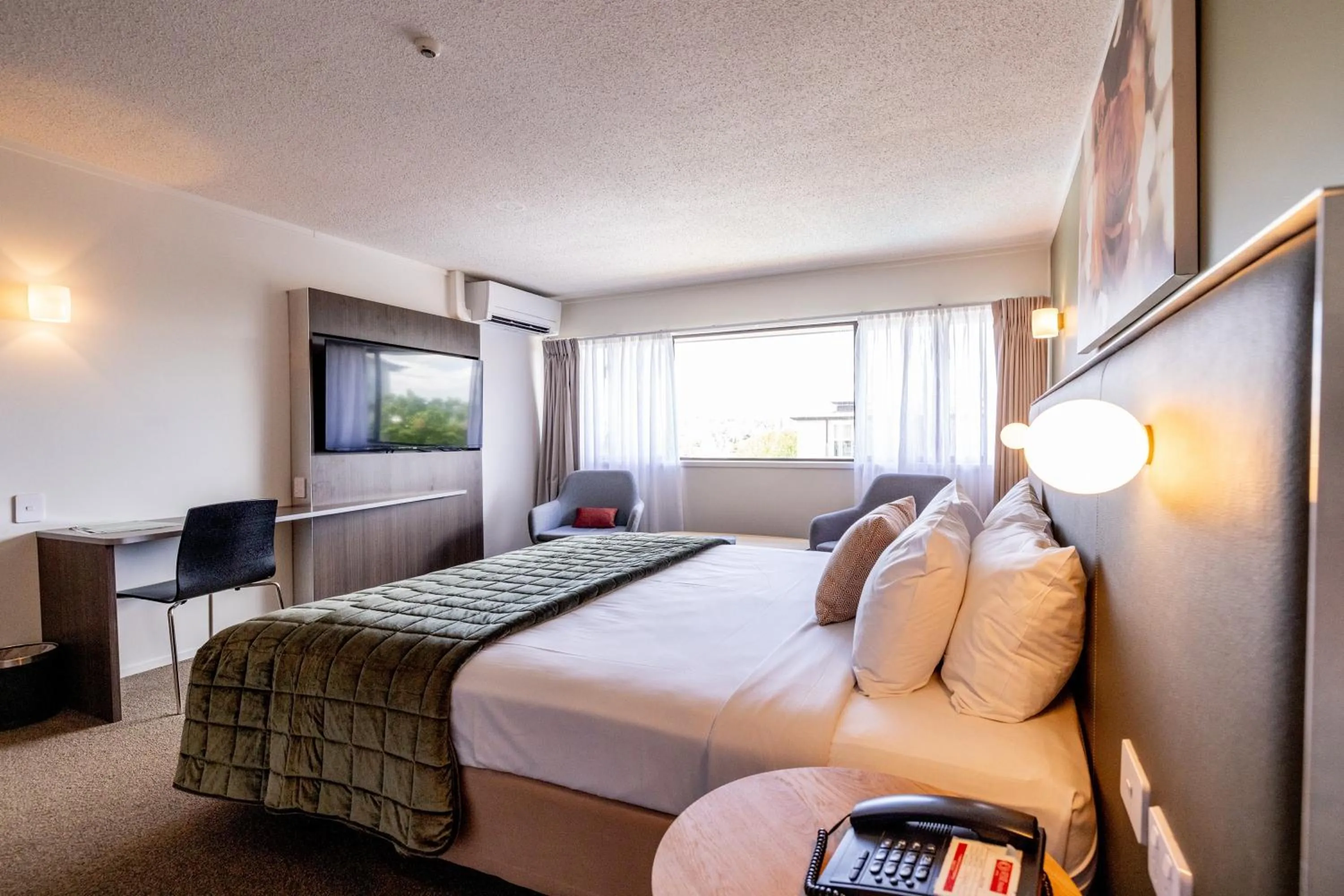 Bed in Auckland Rose Park Hotel