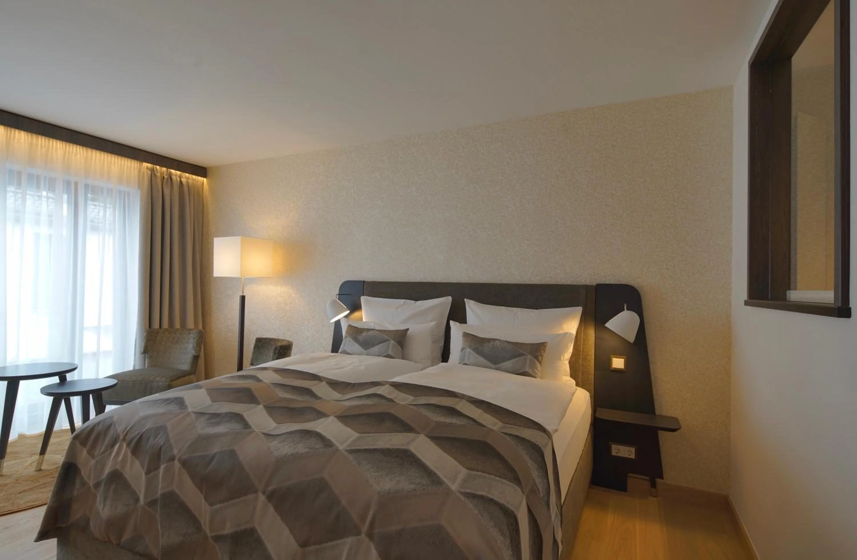 Photo of the whole room, Bed in Essensio Hotel Düsseldorf