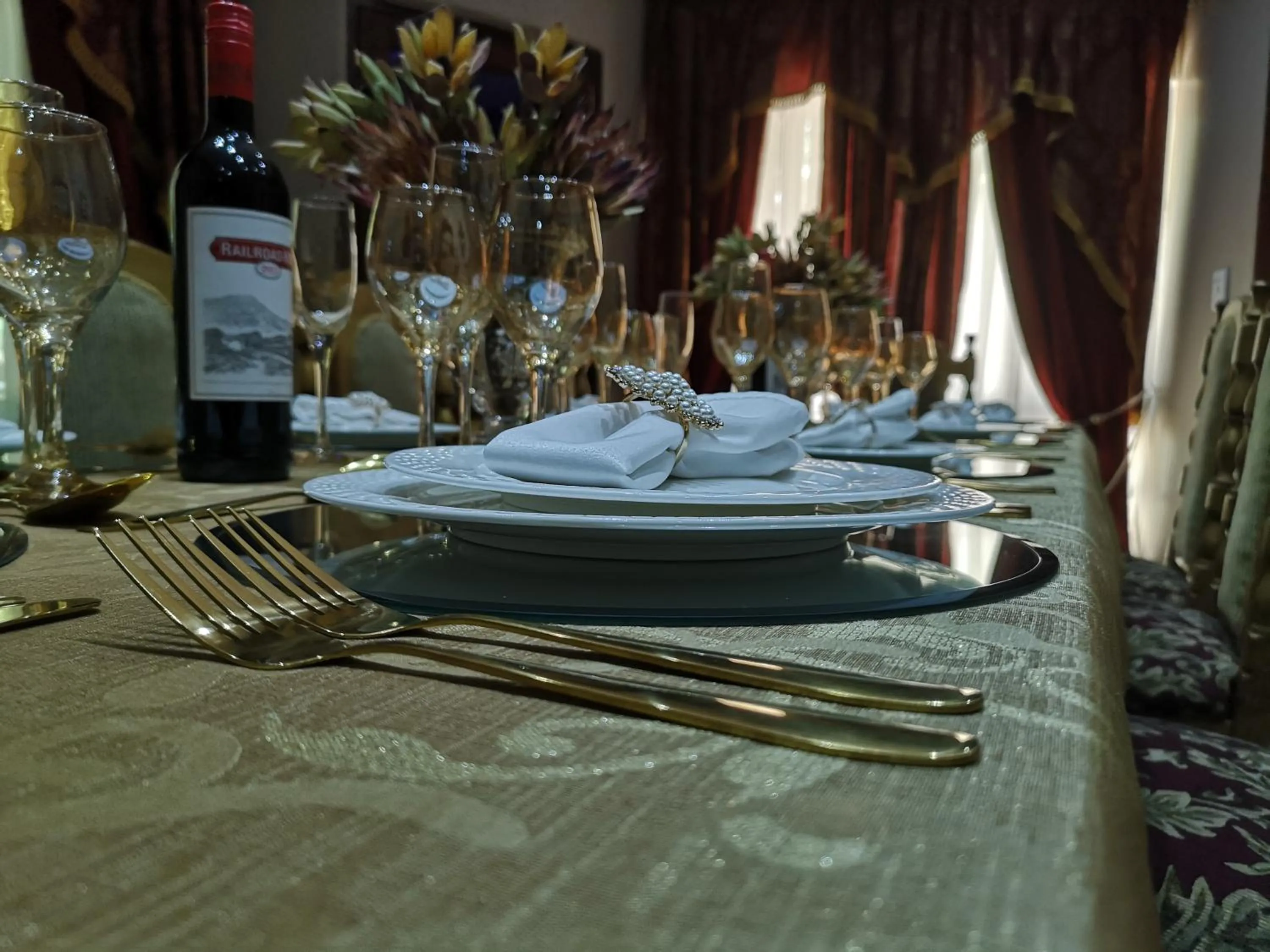 Restaurant/places to eat in Excalibur Boutique Hotel