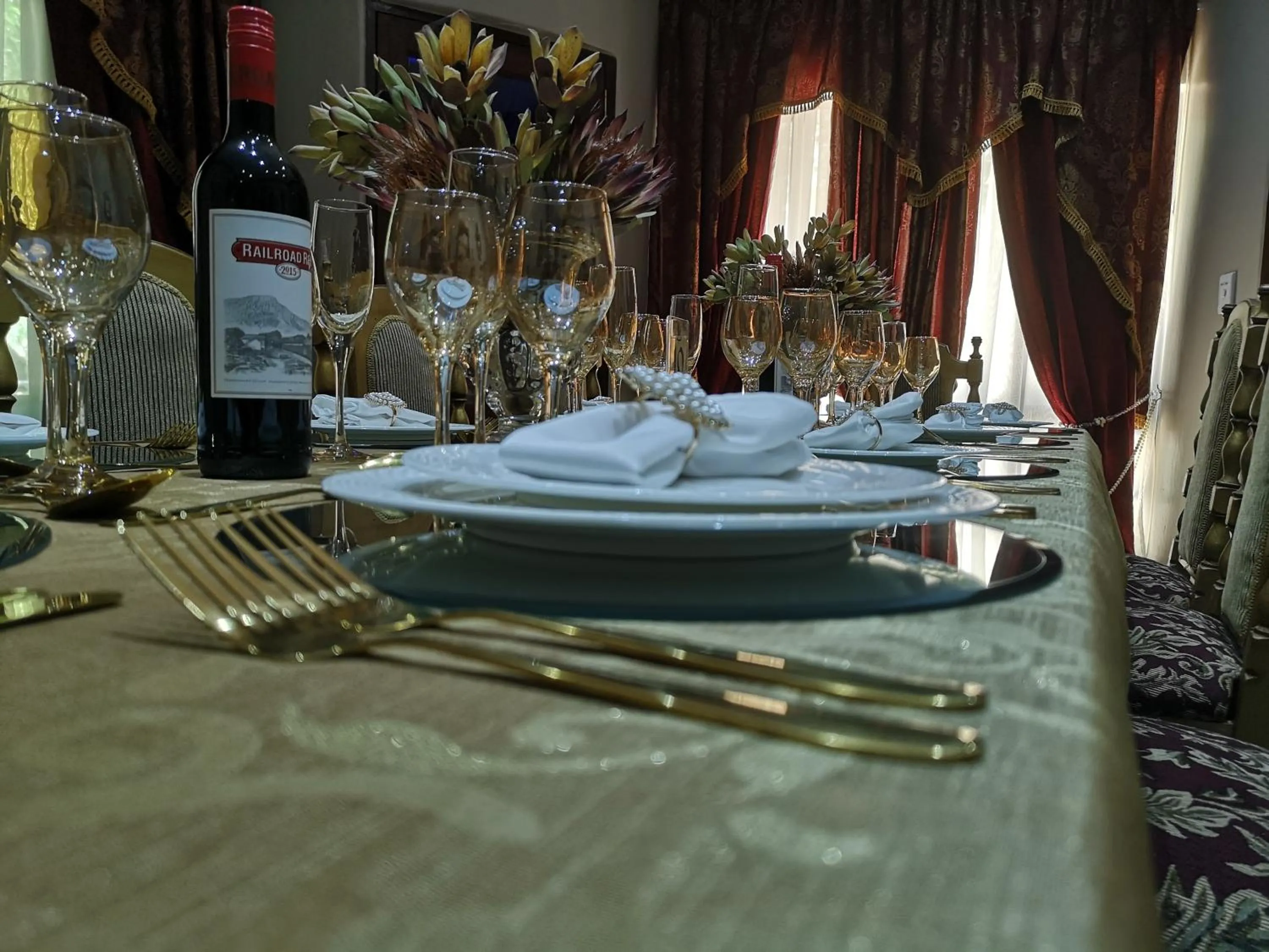 Restaurant/places to eat in Excalibur Boutique Hotel